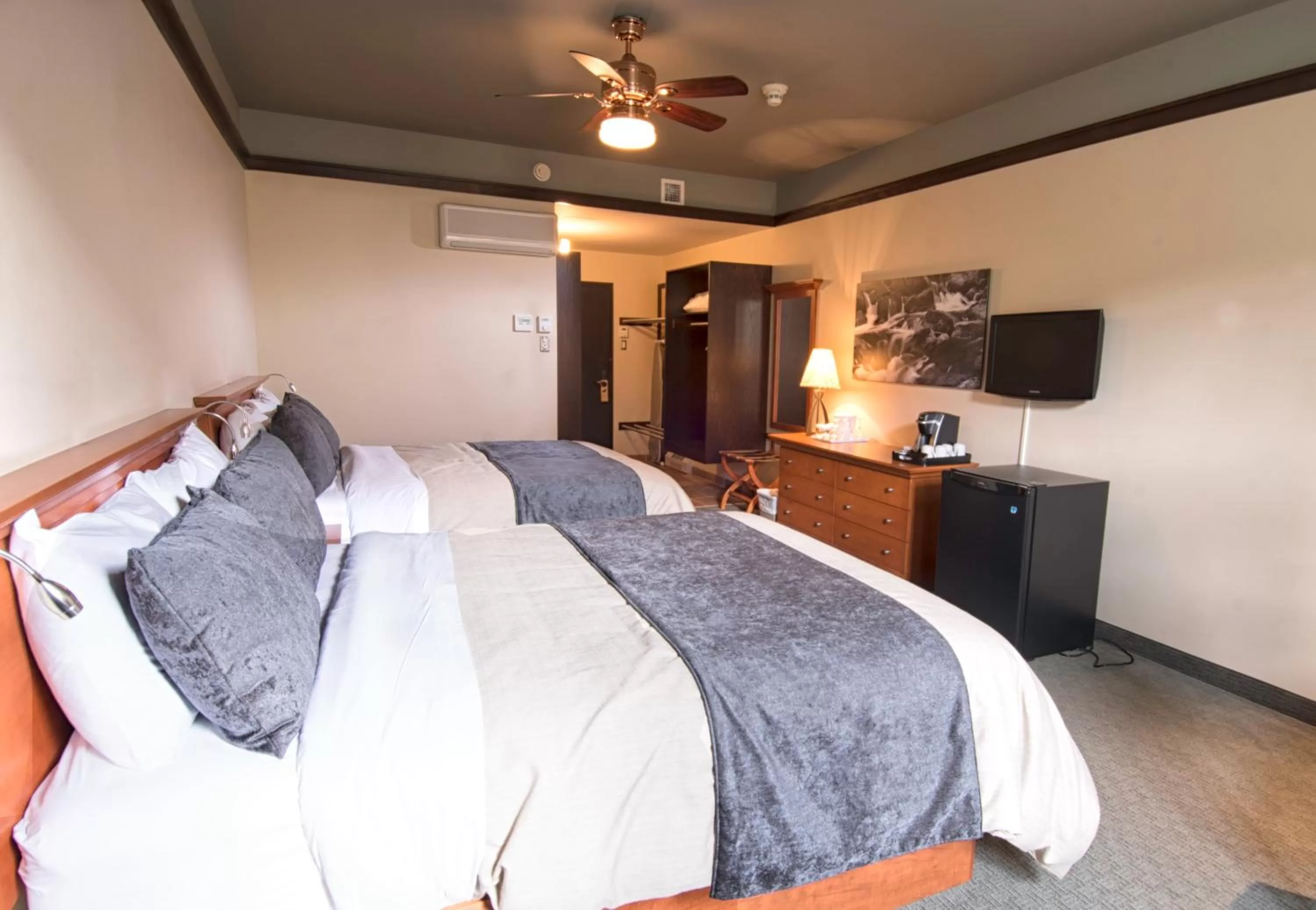 Photo of the whole room, Bed in Gîte du Mont-Albert - Sepaq