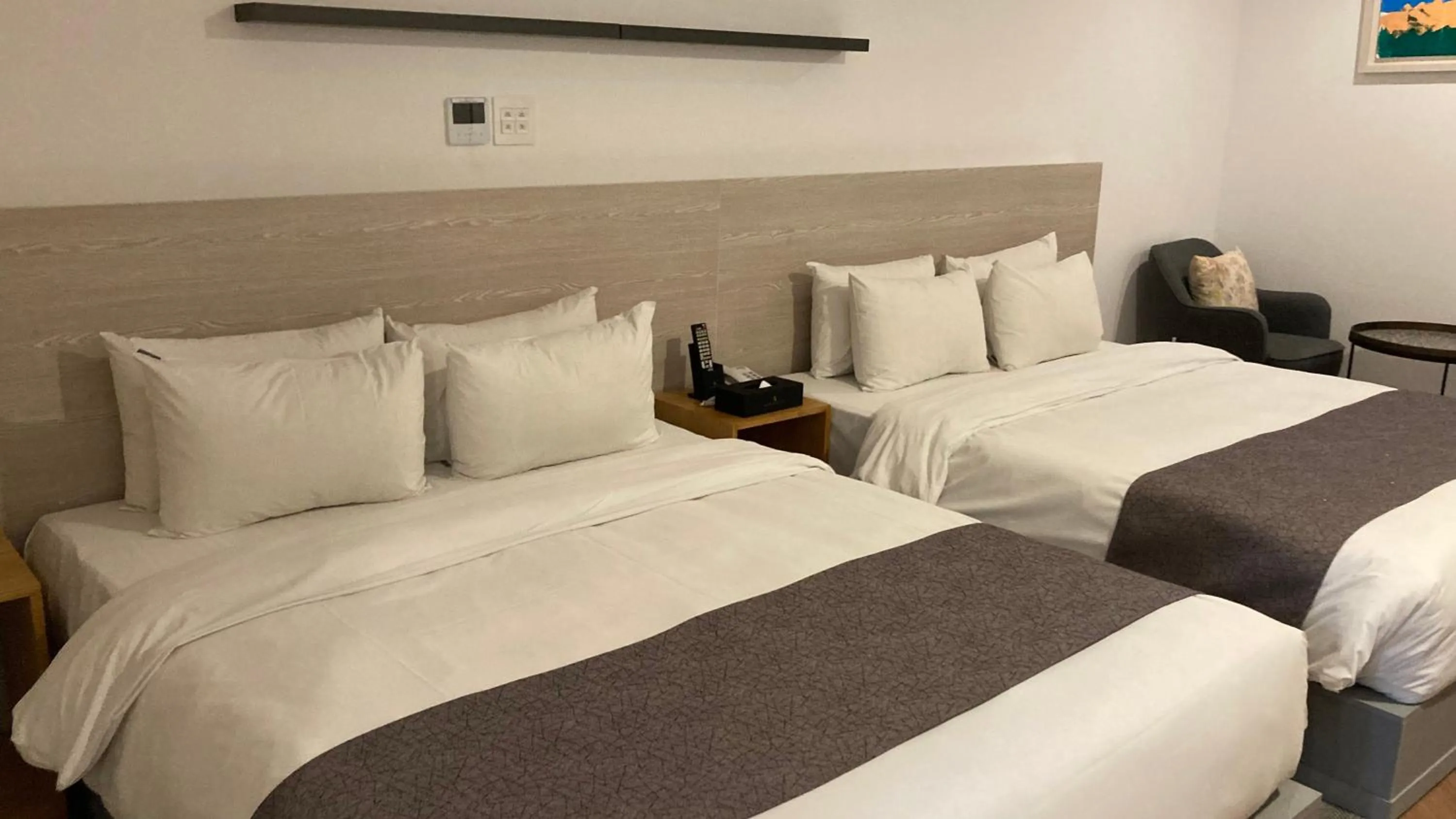 Bed in Hotel Noblestay
