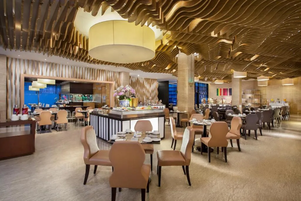 Restaurant/places to eat in JS Luwansa Hotel & Convention Center