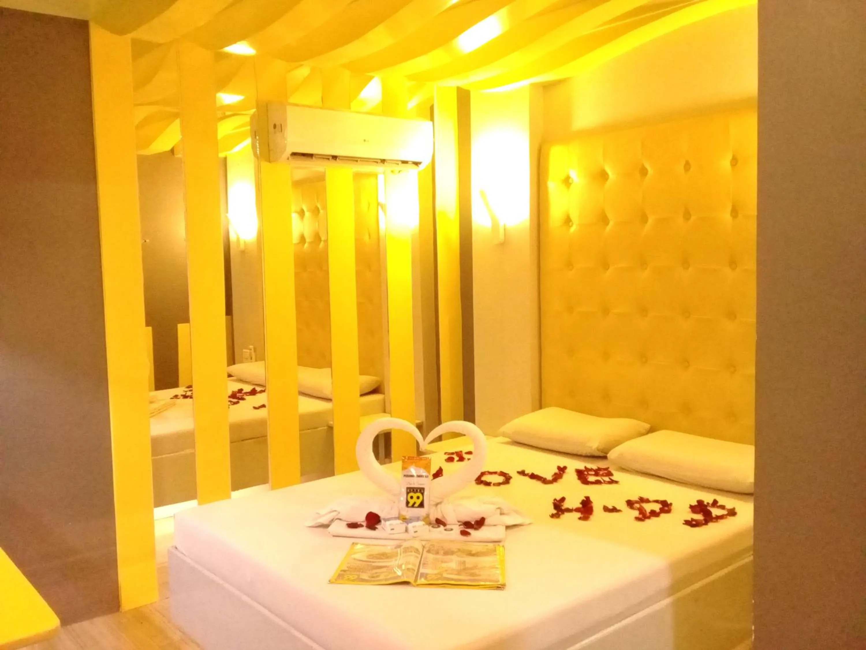 Bed in Hotel 99 Monumento