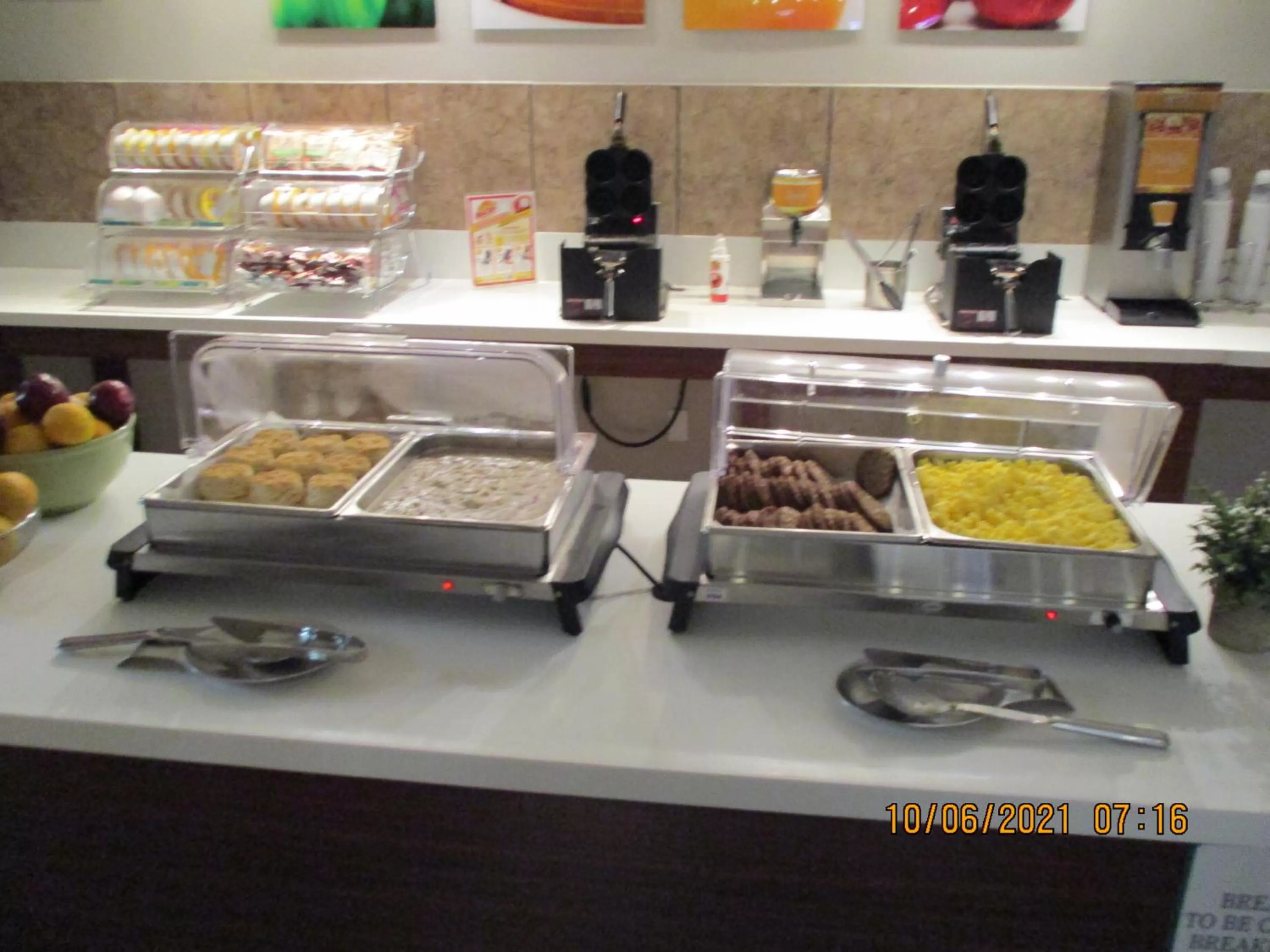 Buffet breakfast in Quality Inn & Suites Kissimmee by The Lake