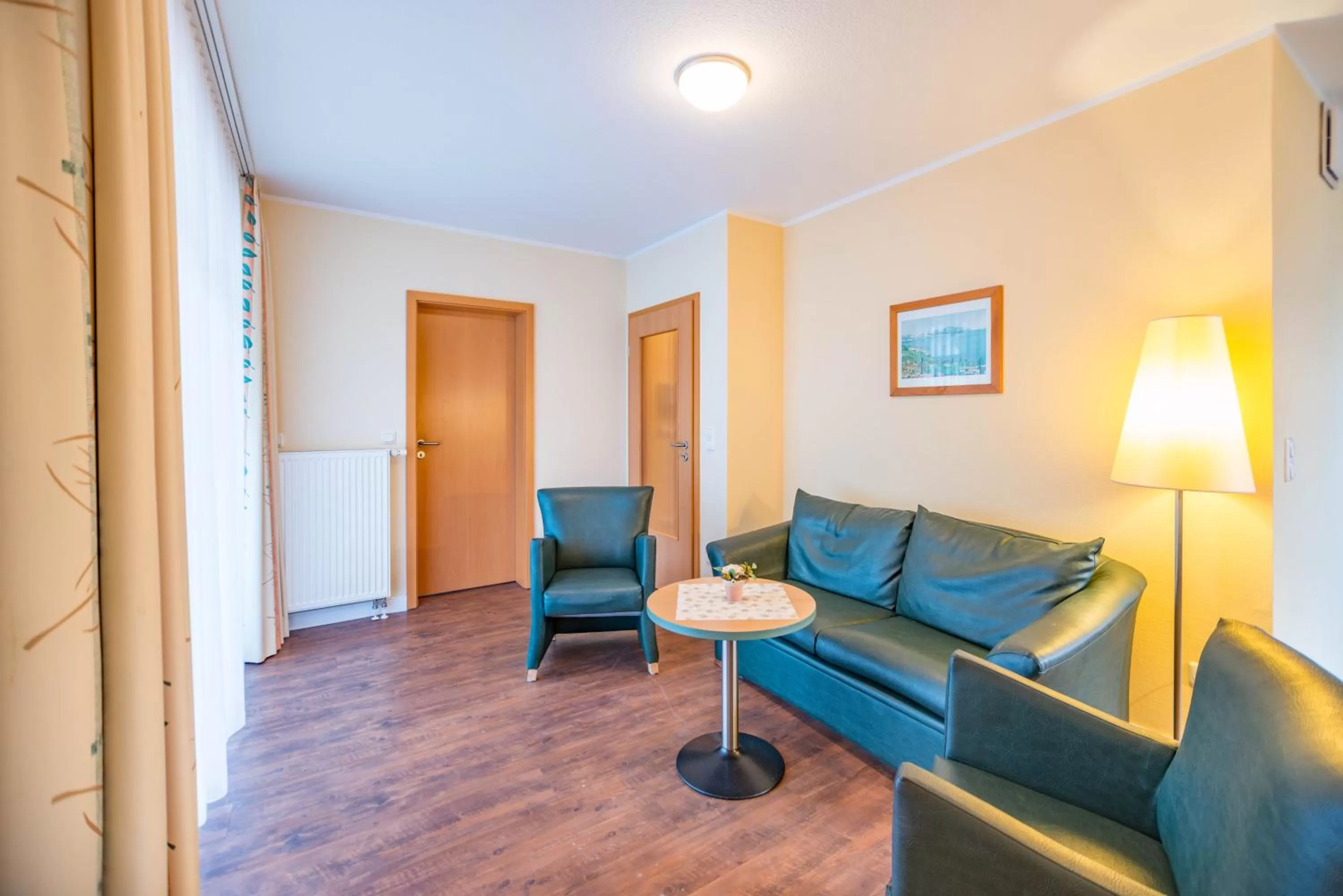Photo of the whole room, Seating Area in Am Weststrand Apartmenthaus Waldeck