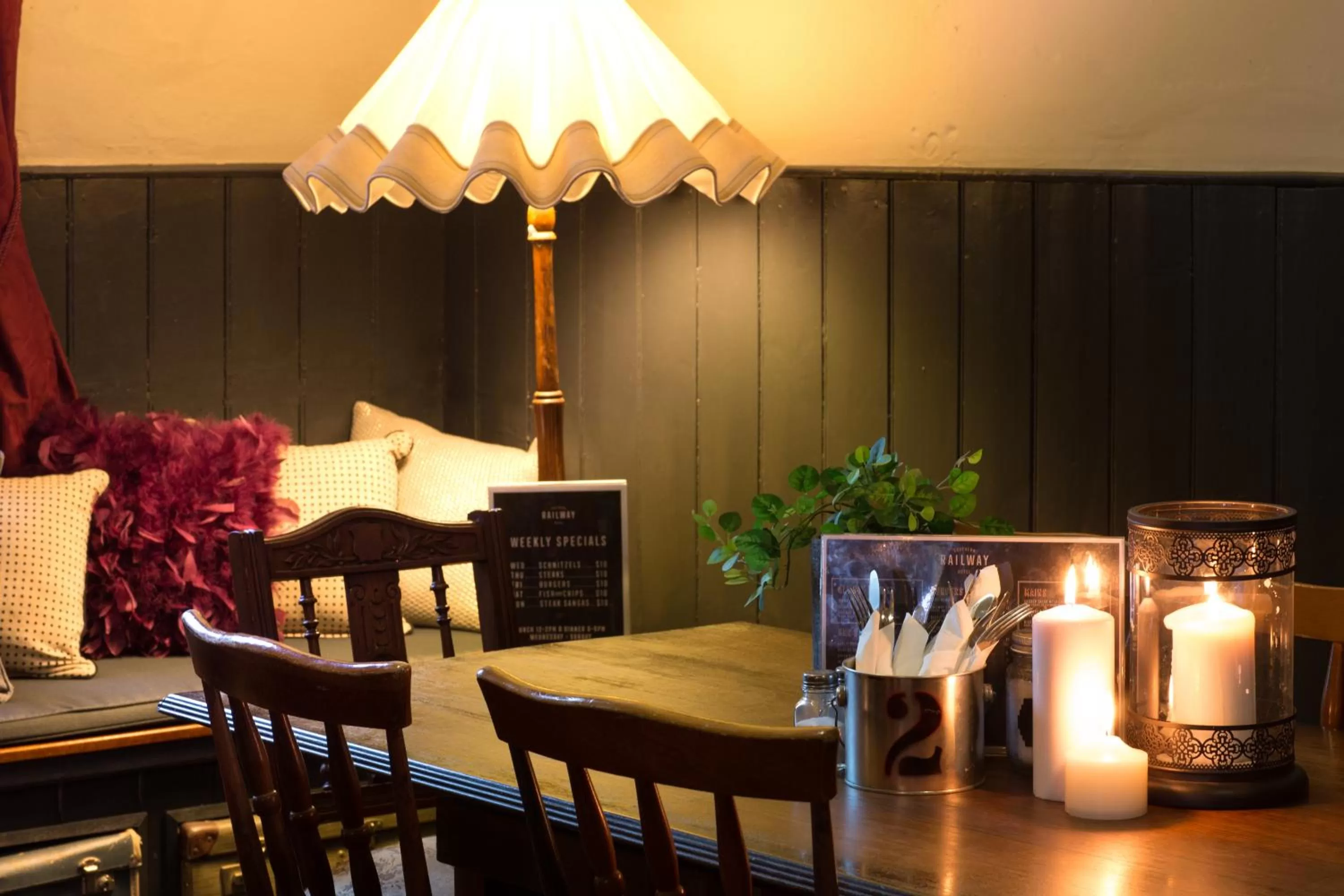 Restaurant/places to eat in Southern Railway Hotel Goulburn