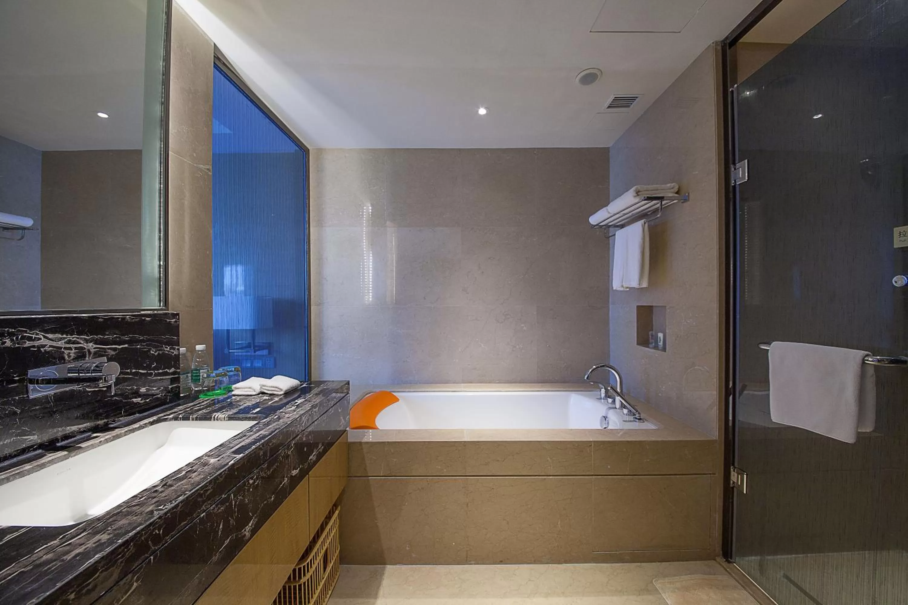 Bathroom in Holiday Inn Chengdu Oriental Plaza