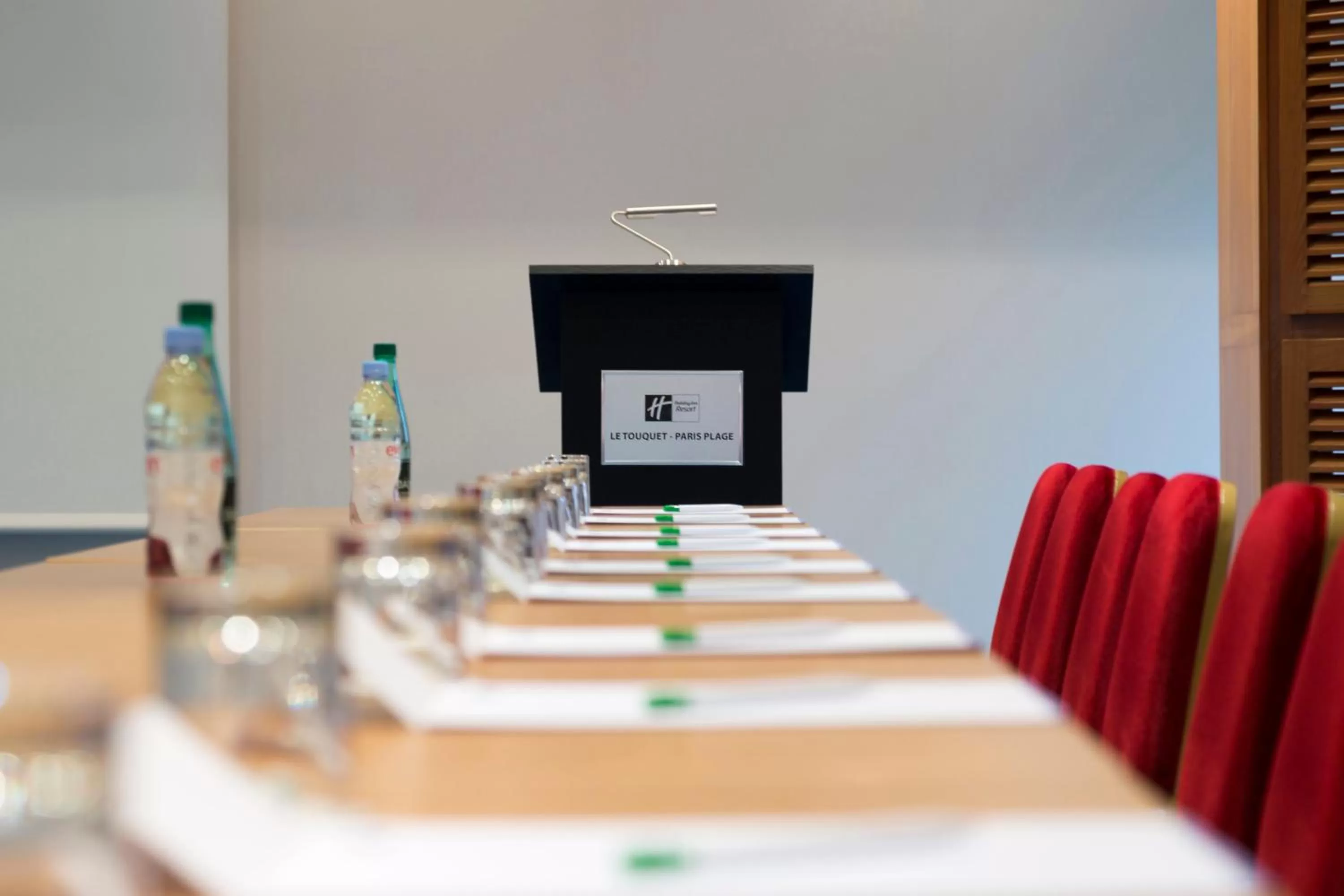 Meeting/conference room in Holiday Inn Resort le Touquet by IHG