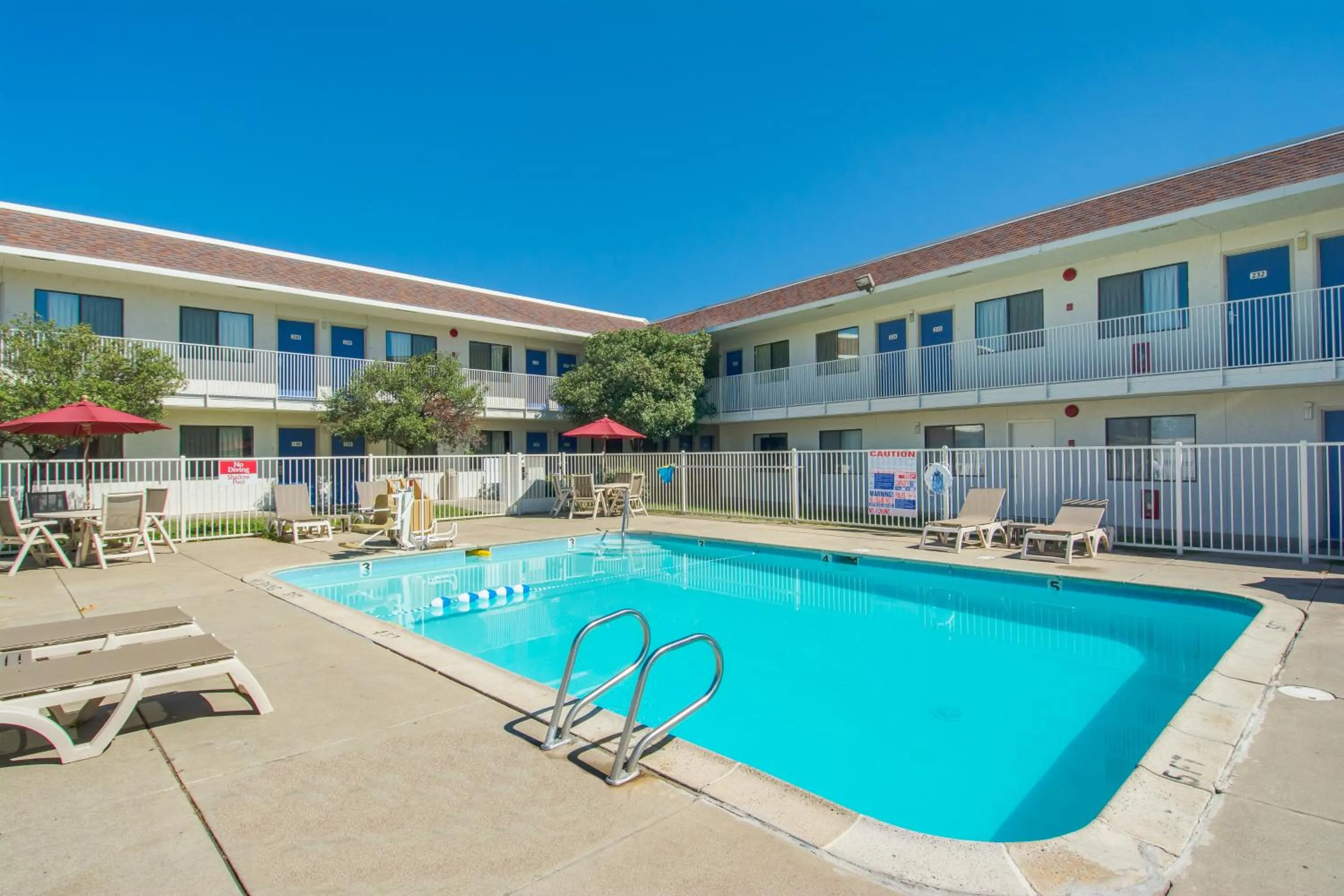 Swimming pool in Motel 6-Redding, CA - North