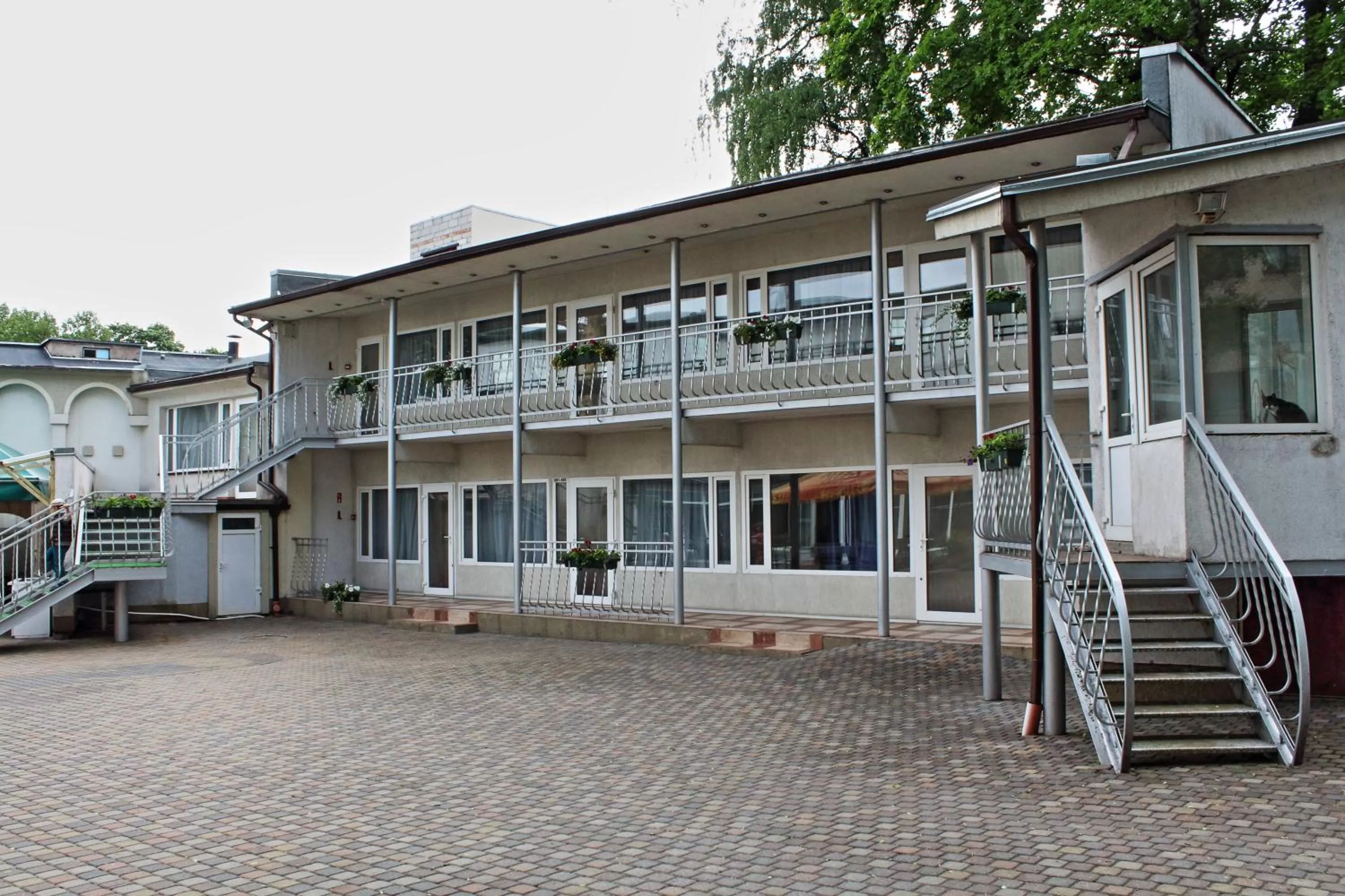 Facade/entrance in NB Hotel with Free Parking