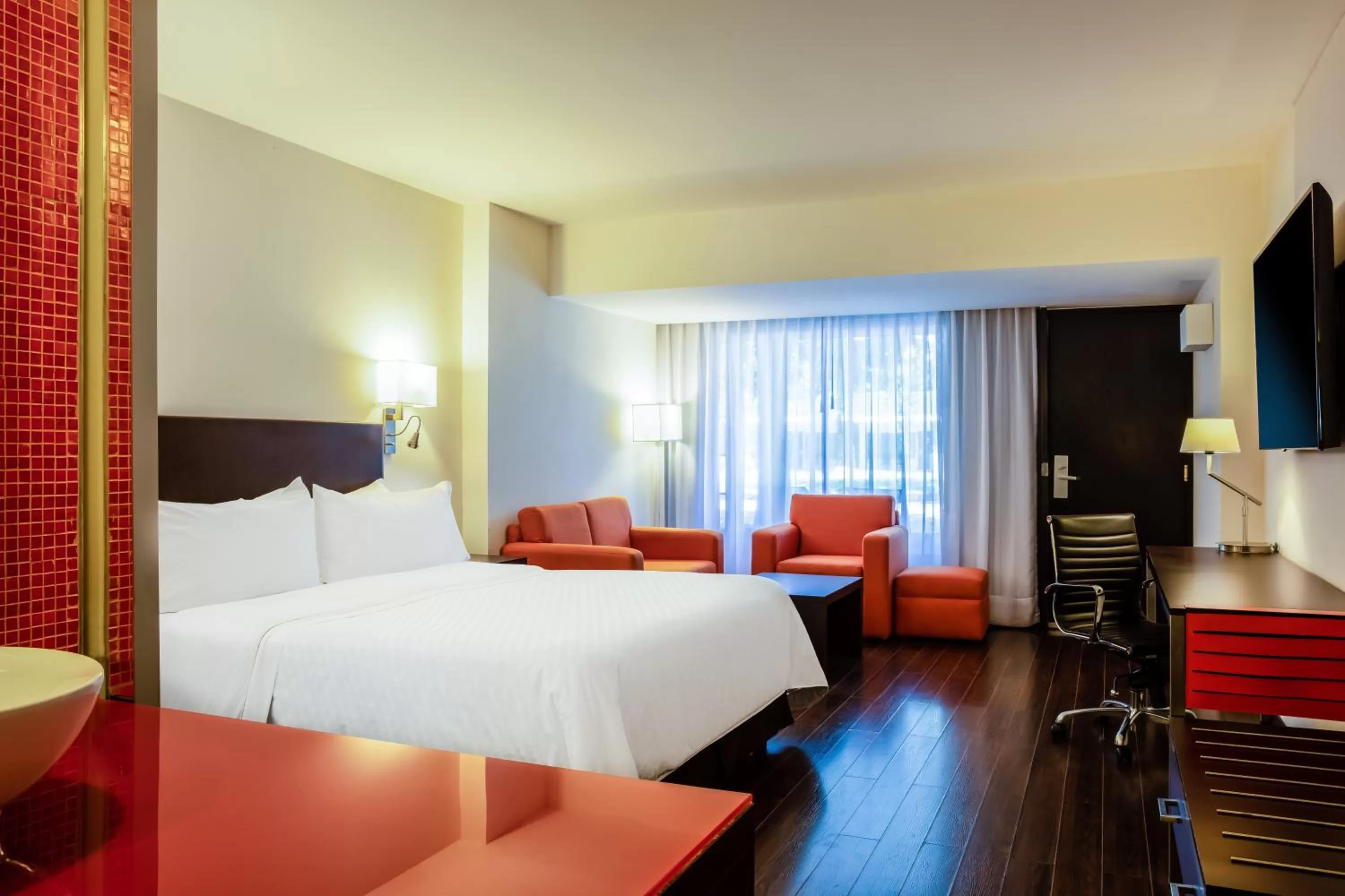 Photo of the whole room, Bed in Fiesta Inn San Luis Potosi Glorieta Juarez