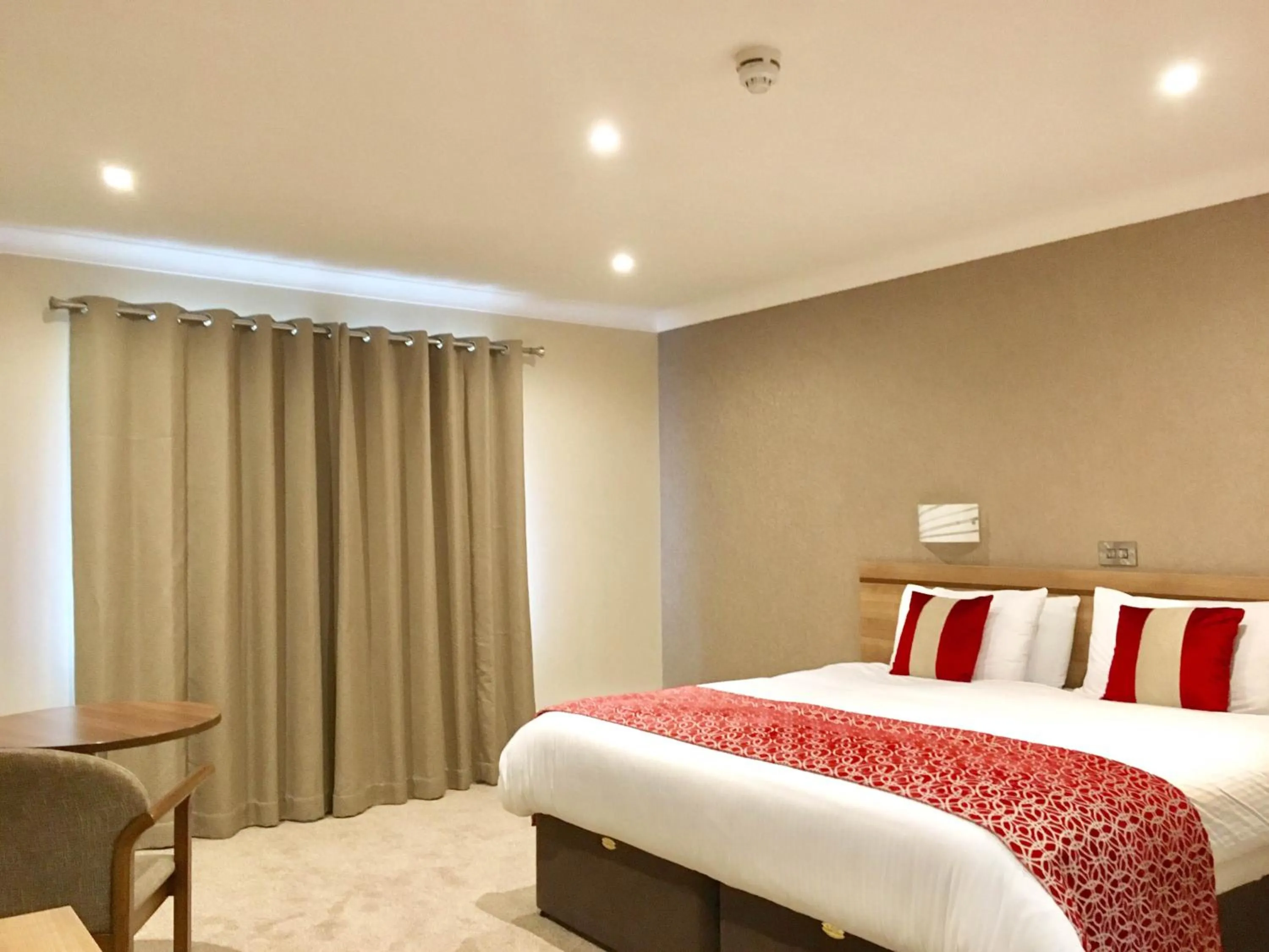 Bedroom, Bed in The Lodge Hotel