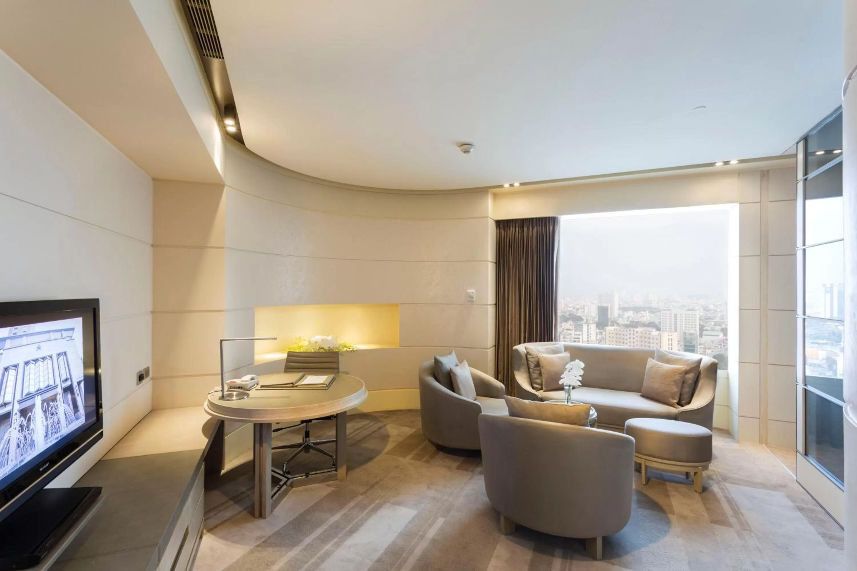 Living room in Hotel Nikko Saigon