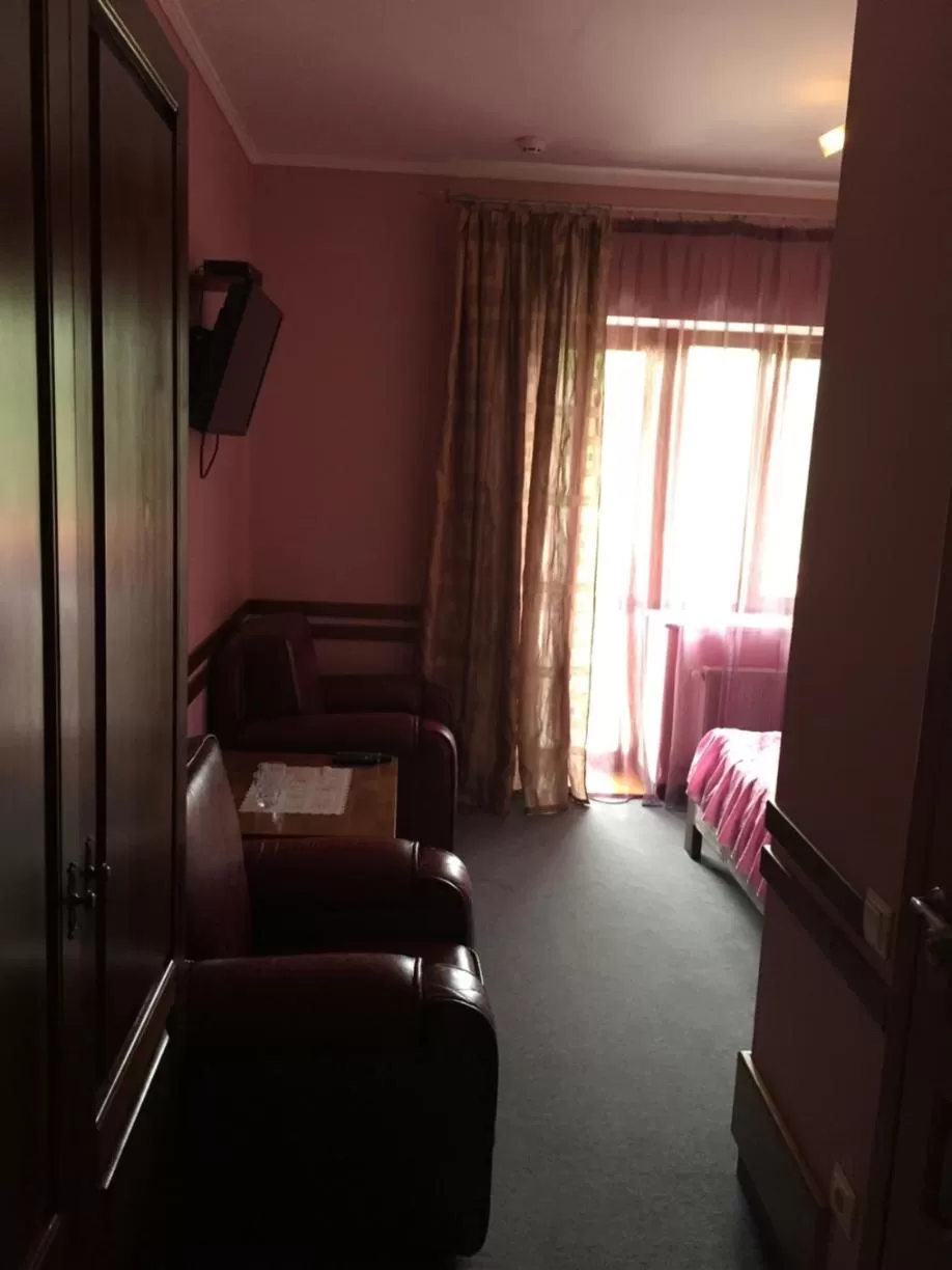 Seating Area in Maestro