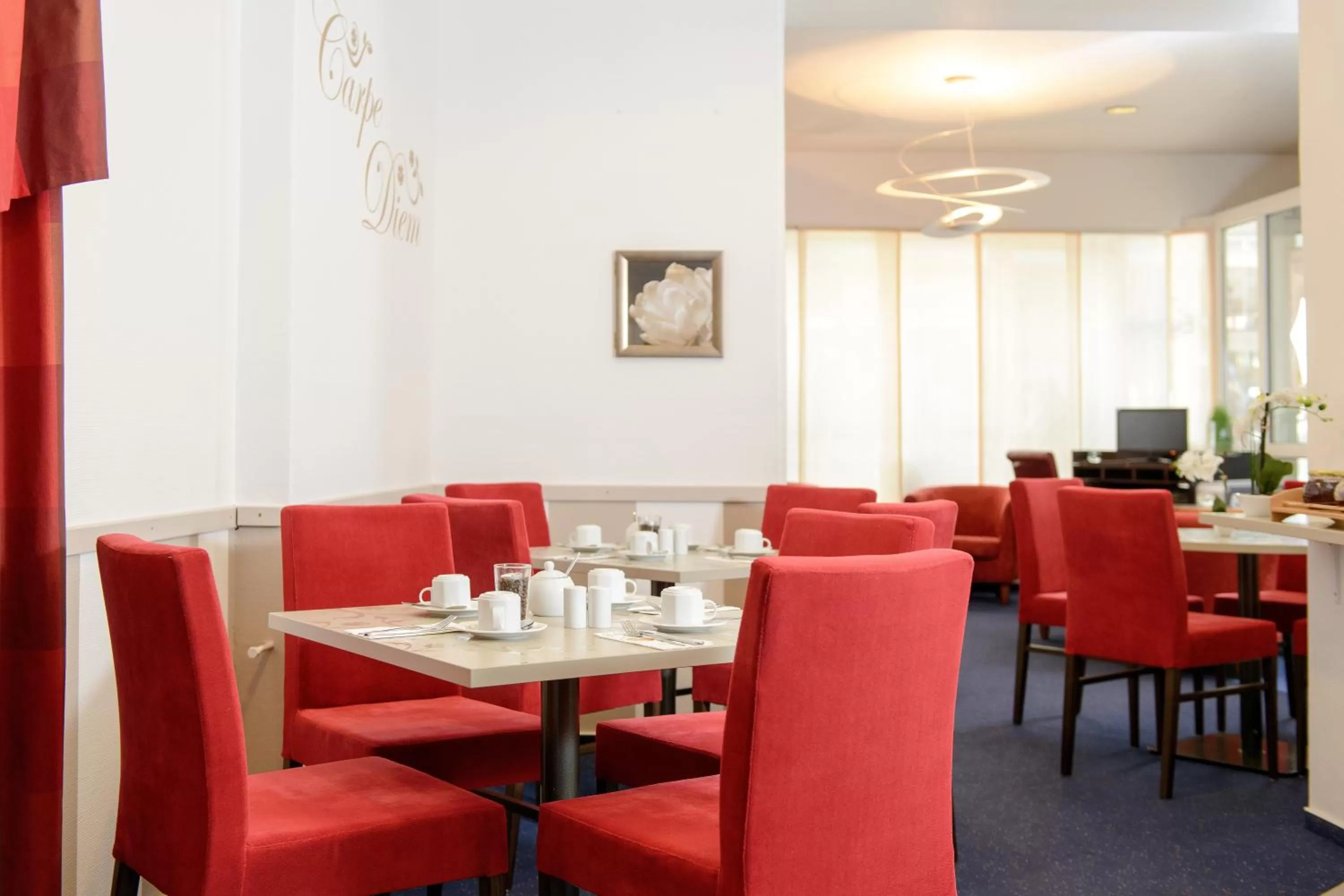 Restaurant/places to eat in Hotel Europa