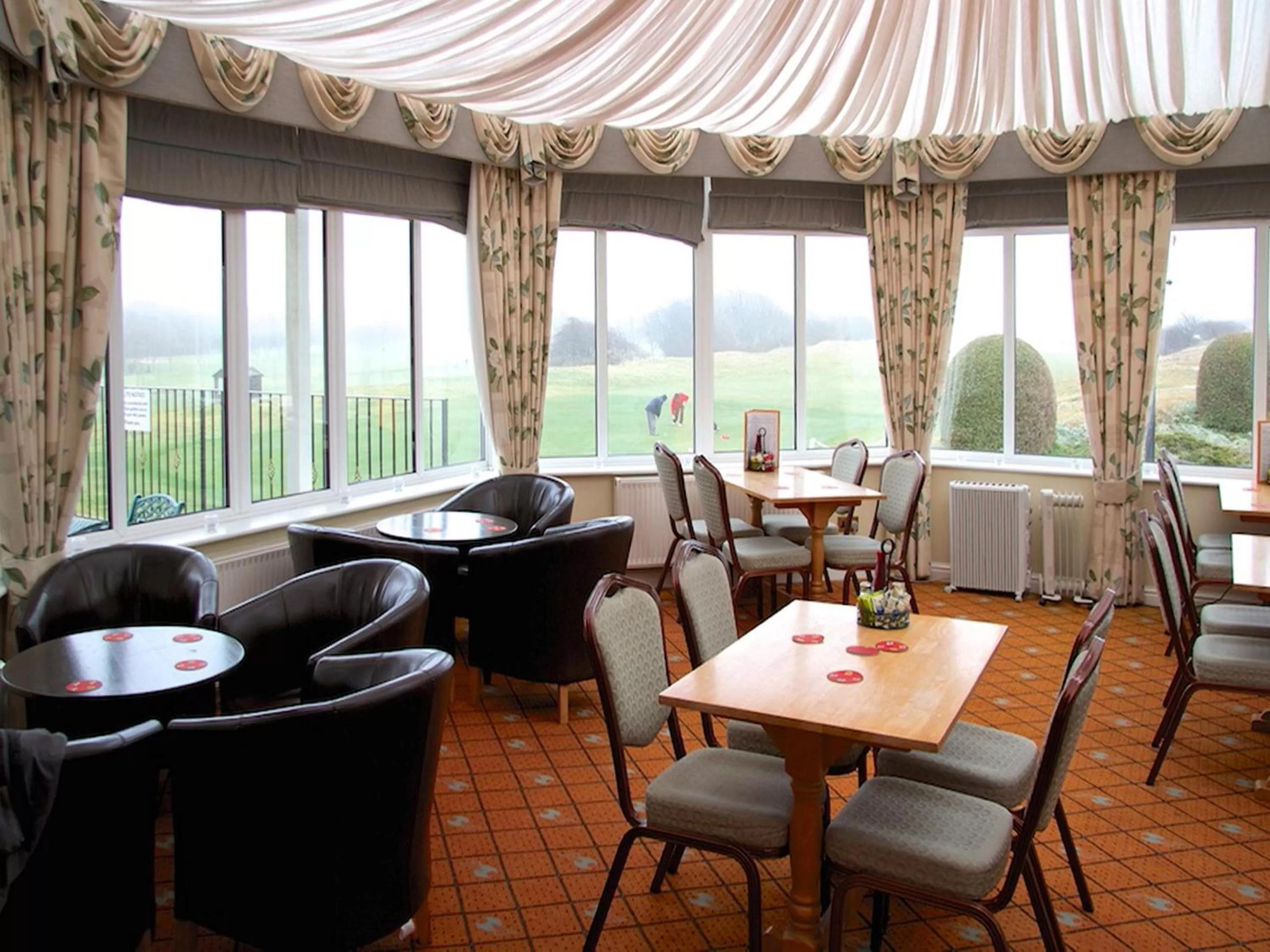 Restaurant/places to eat in North Shore Hotel