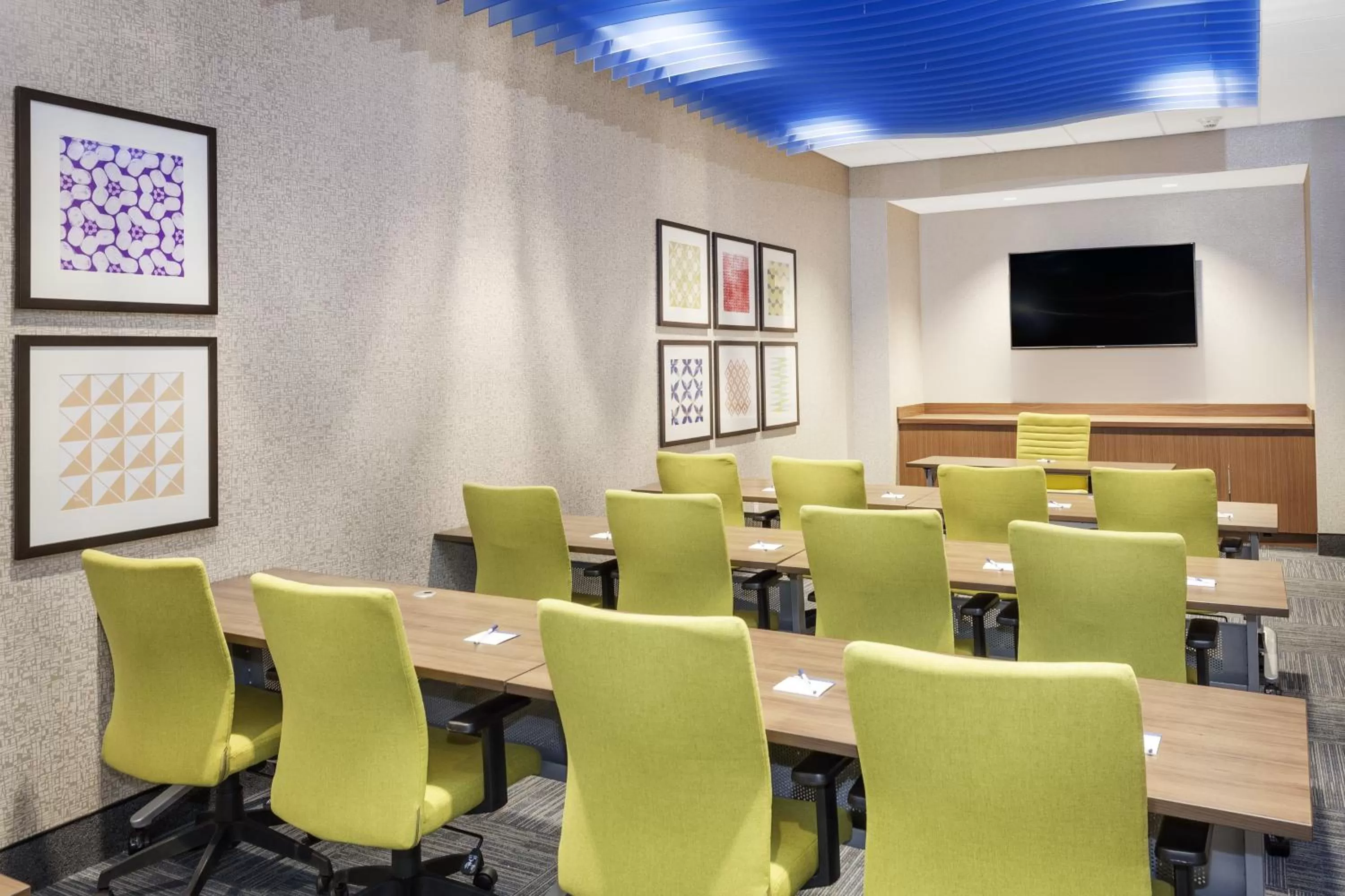 Meeting/conference room in Holiday Inn Express & Suites - Hudson I-94 by IHG