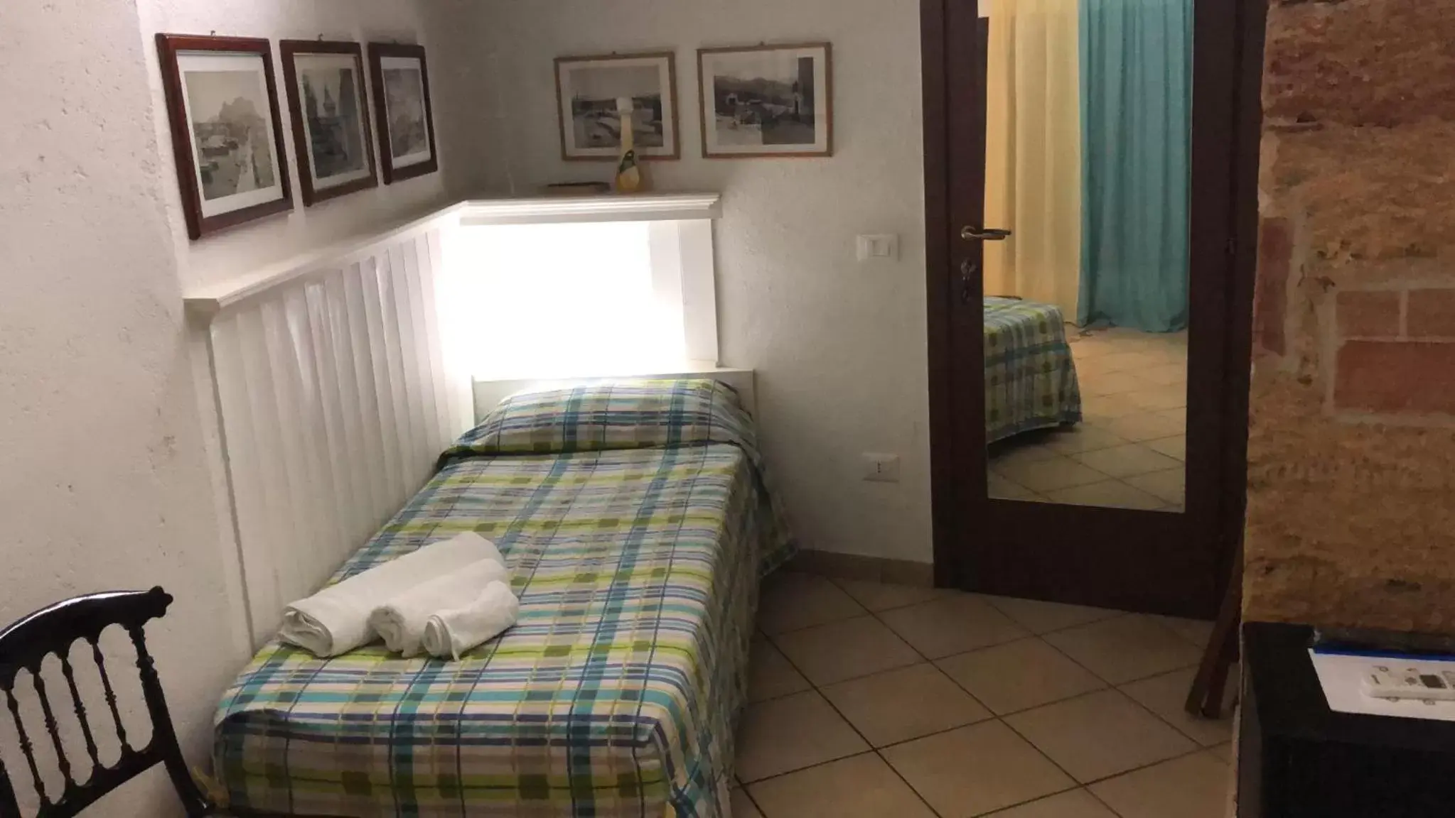 Twin Room - single occupancy in Bahalara Alloggio Twin Room - single occupancy in Bahalara Alloggio