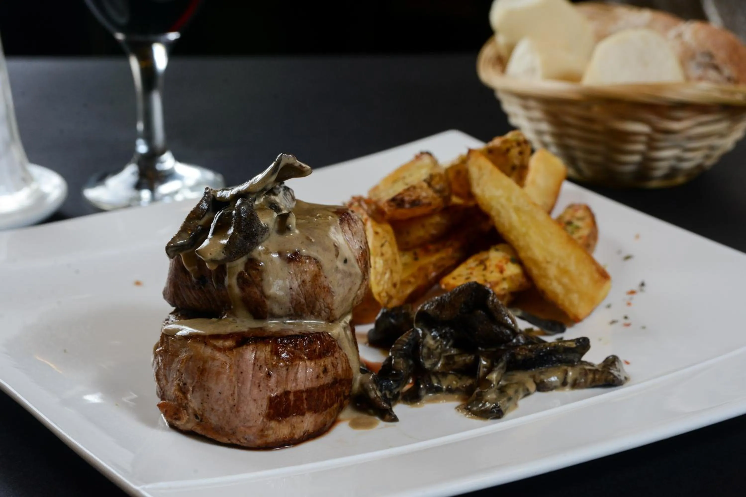 Restaurant/places to eat in Up Viamonte Hotel