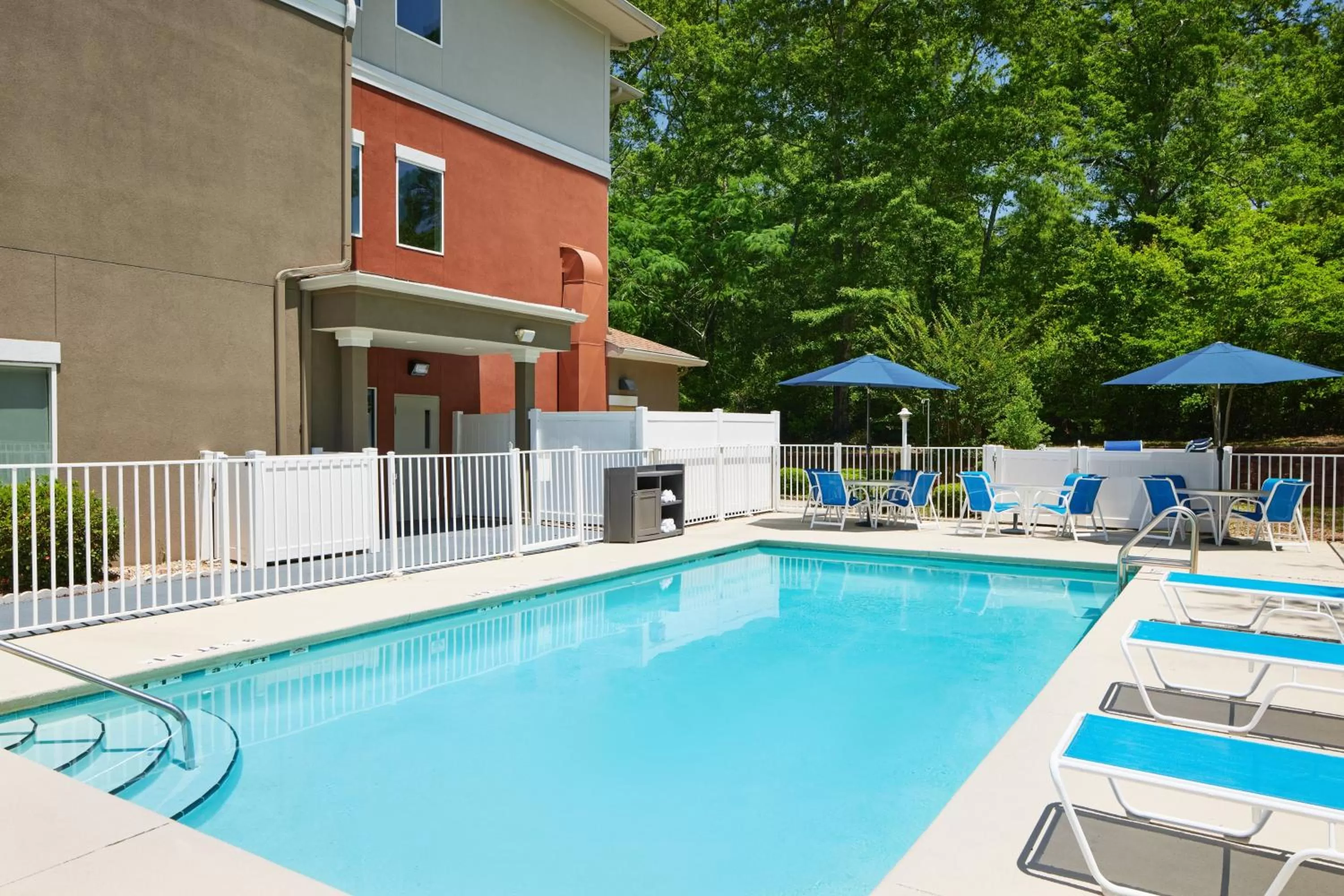 Swimming pool in Holiday Inn Express & Suites Bonifay by IHG