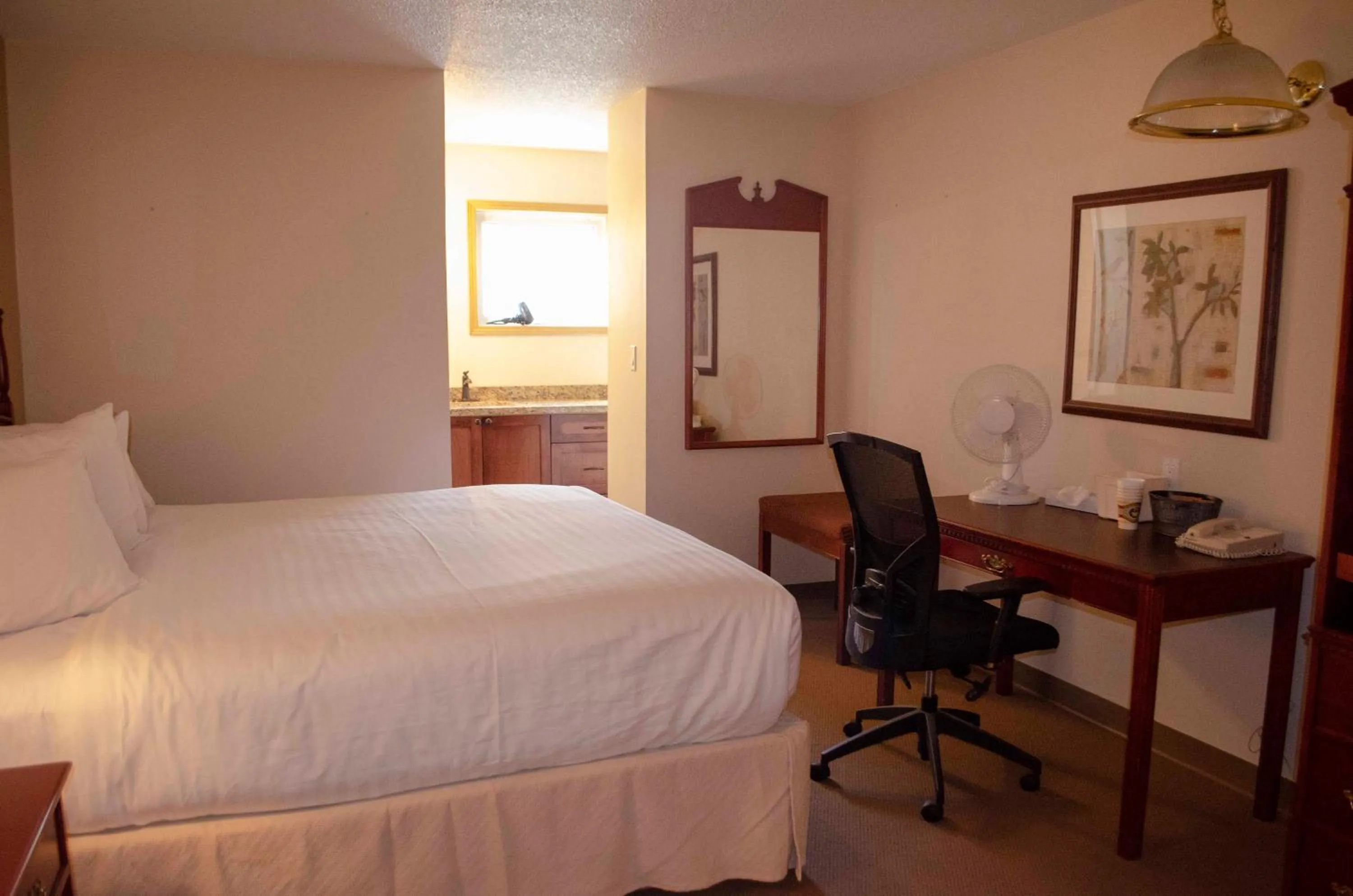 Photo of the whole room, Bed in Aspen Village