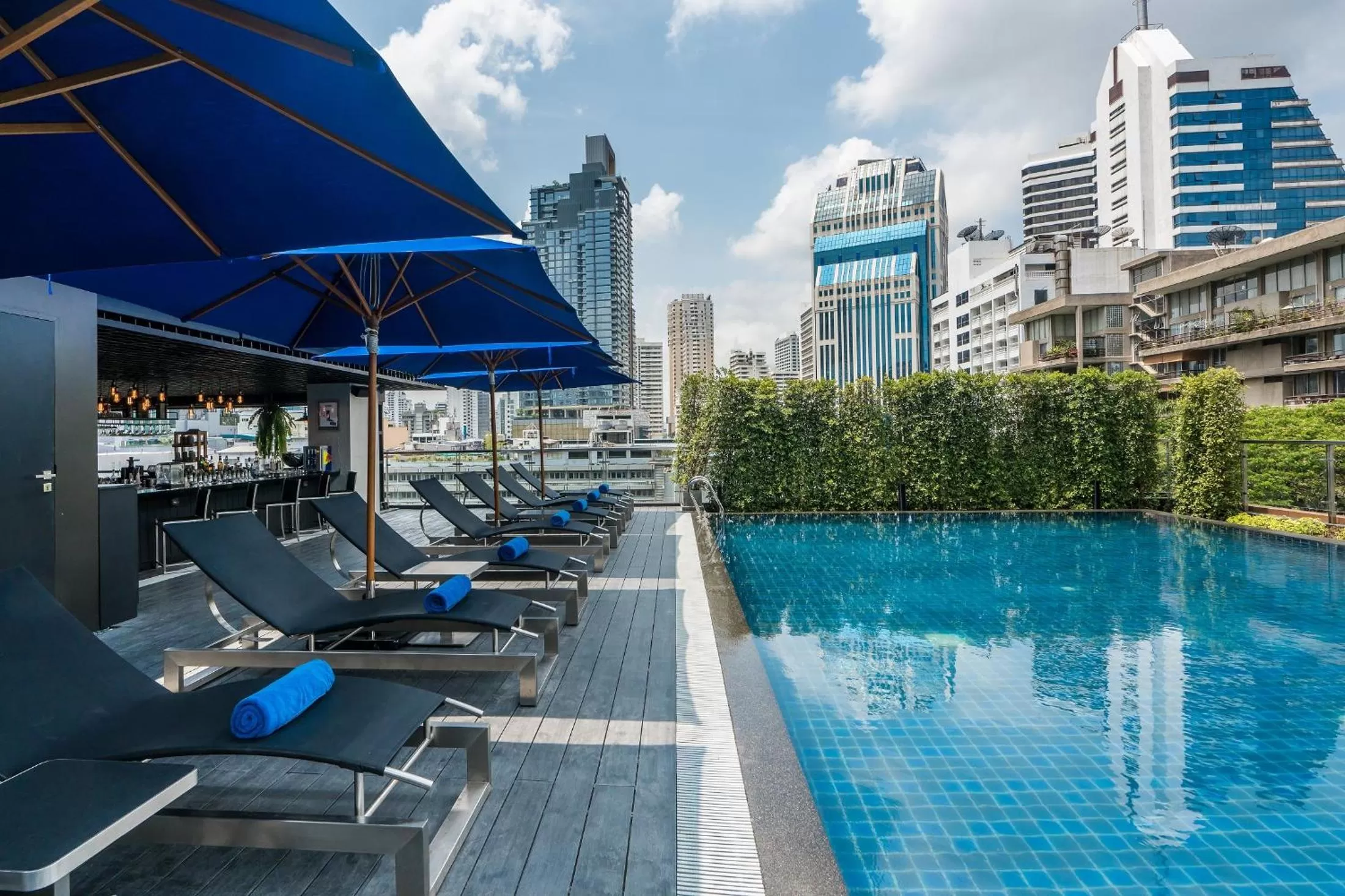 Swimming pool in The Key Premier Hotel Sukhumvit Bangkok