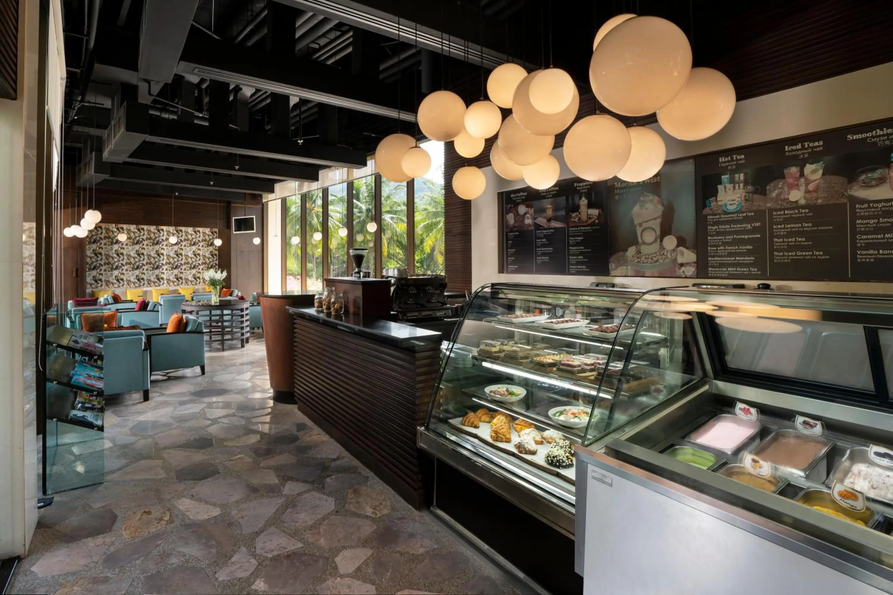 Restaurant/places to eat in Pullman Phuket Karon Beach Resort