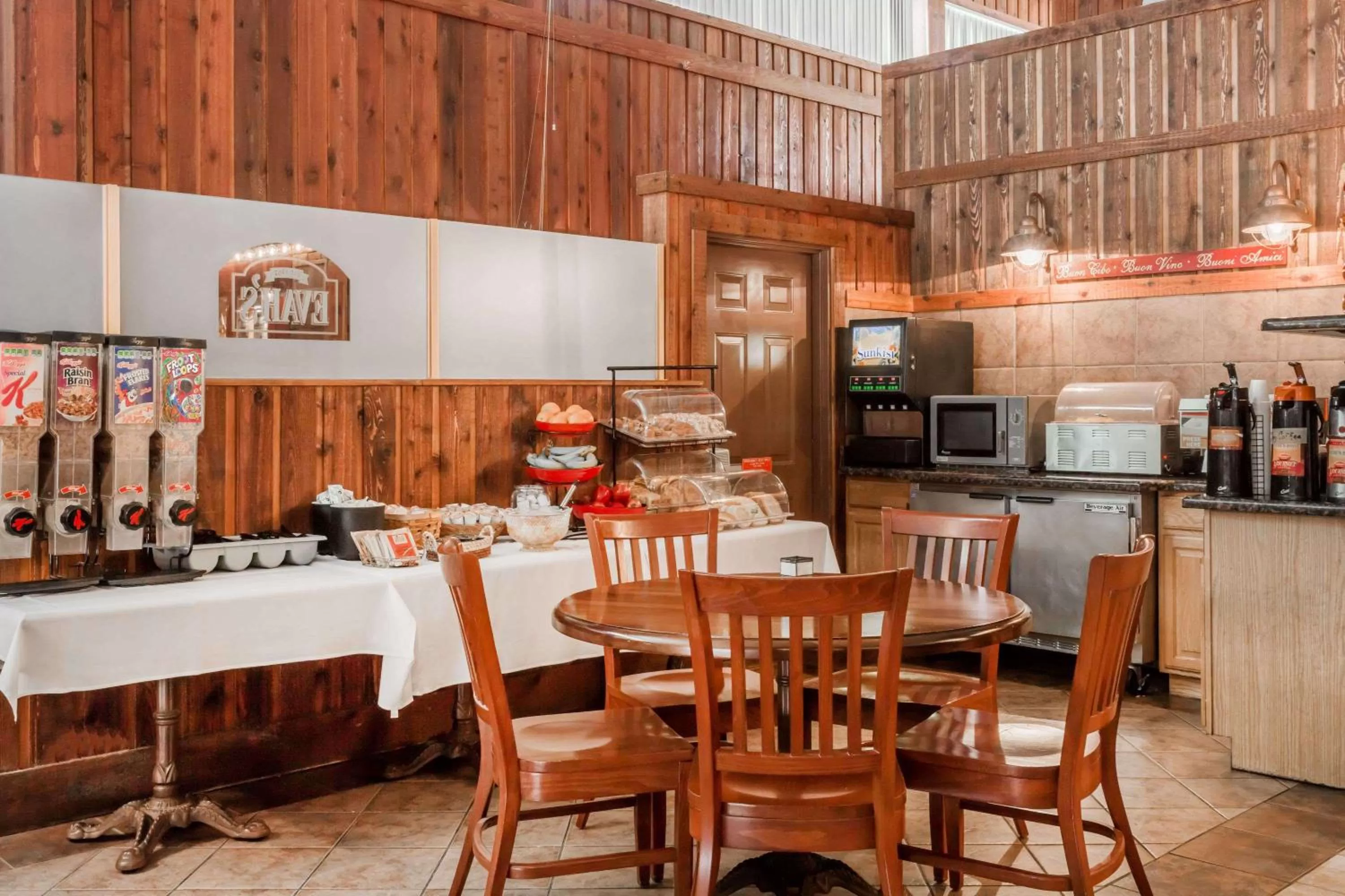 Restaurant/places to eat in Ramada by Wyndham Ely