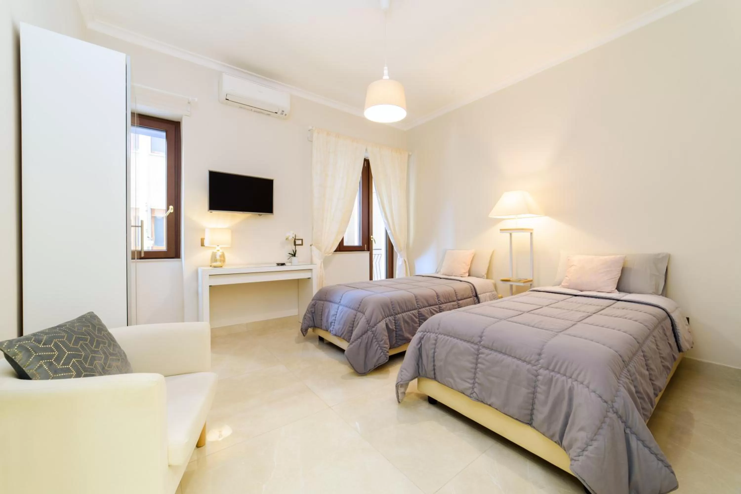 Bedroom, Bed in HomeAway Salerno