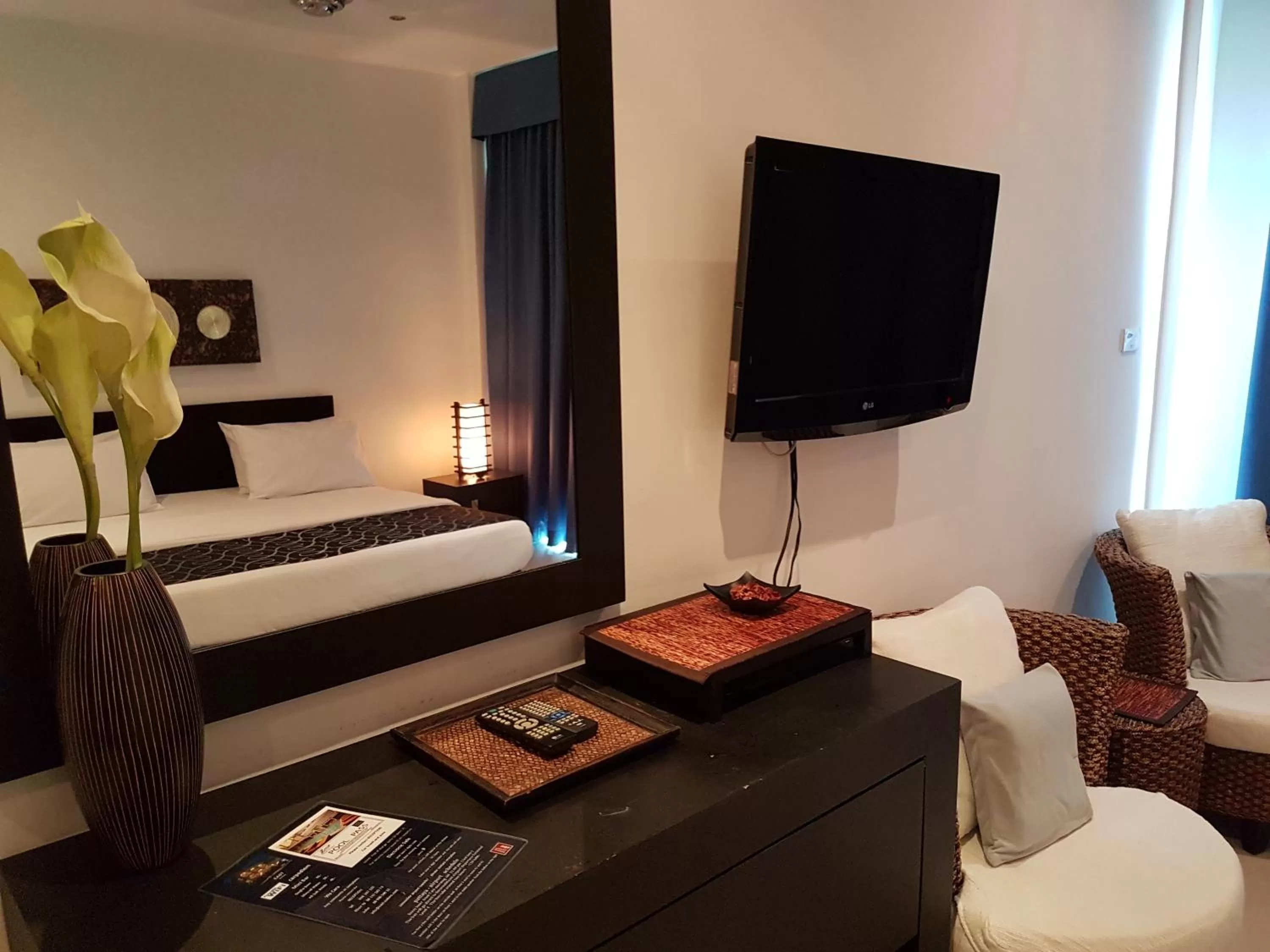 TV and multimedia, Bed in East Suites