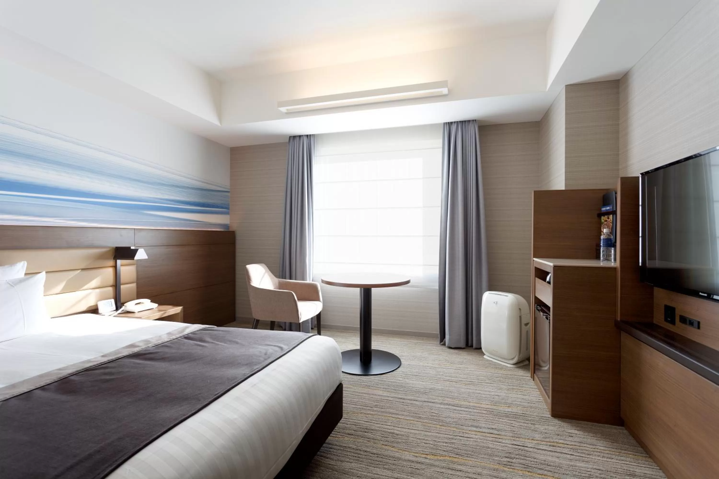 Photo of the whole room, Bed in Haneda Excel Hotel Tokyu Haneda Airport Terminal 2