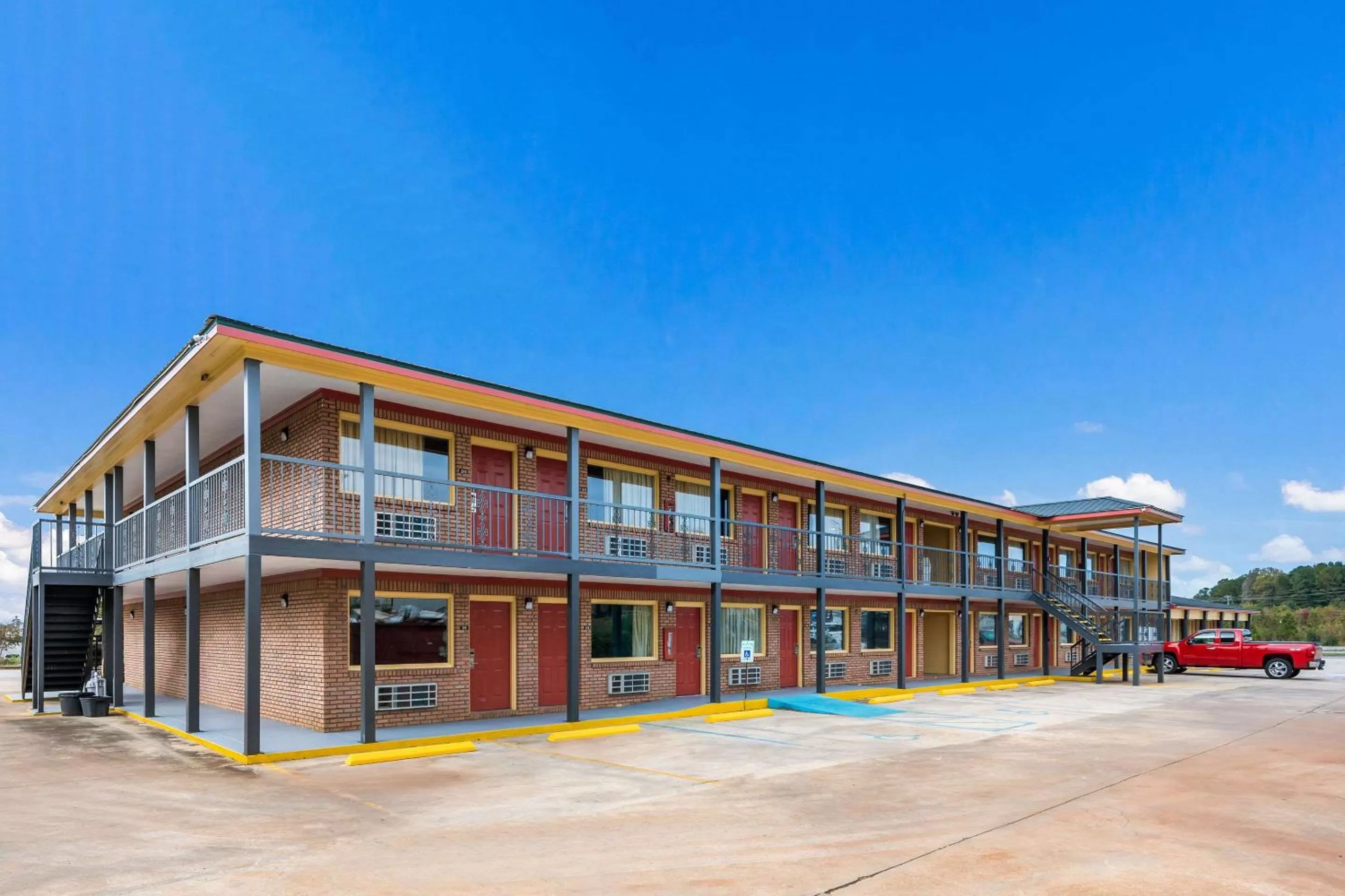 Property building in Econo Lodge Russellville