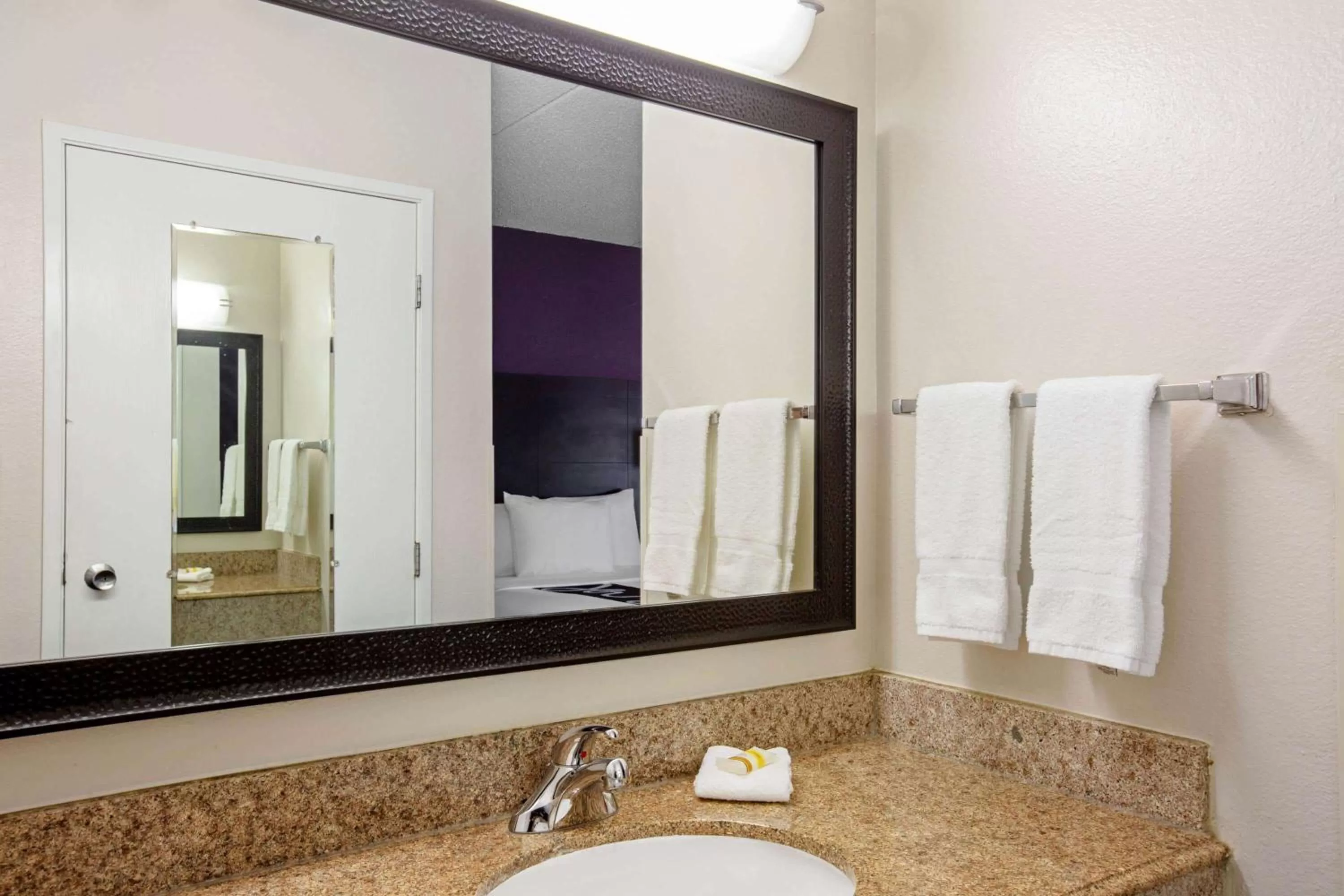 Bathroom in La Quinta by Wyndham Miami Airport East