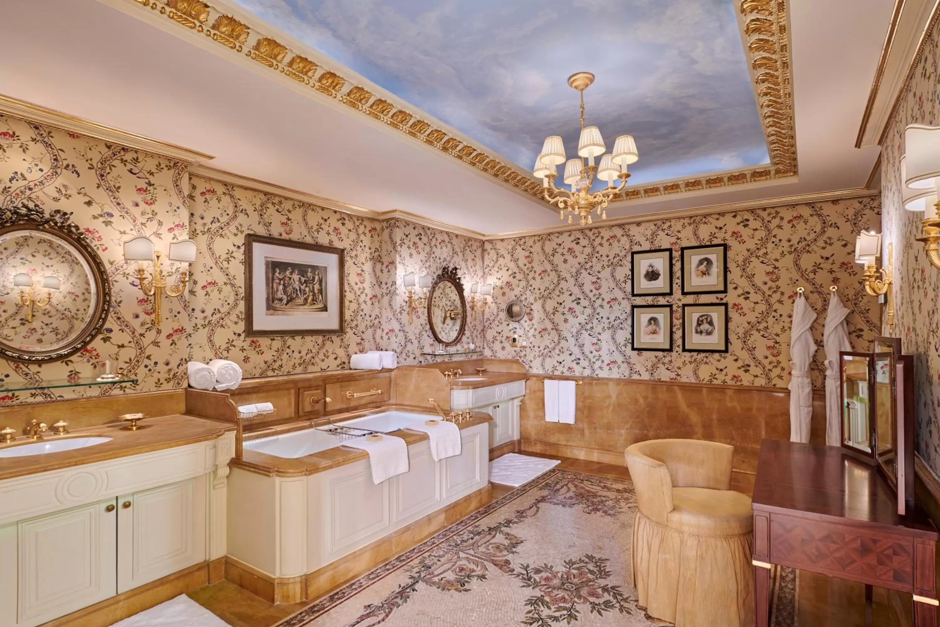 Shower, Bed in Four Seasons Hotel Alexandria At San Stefano