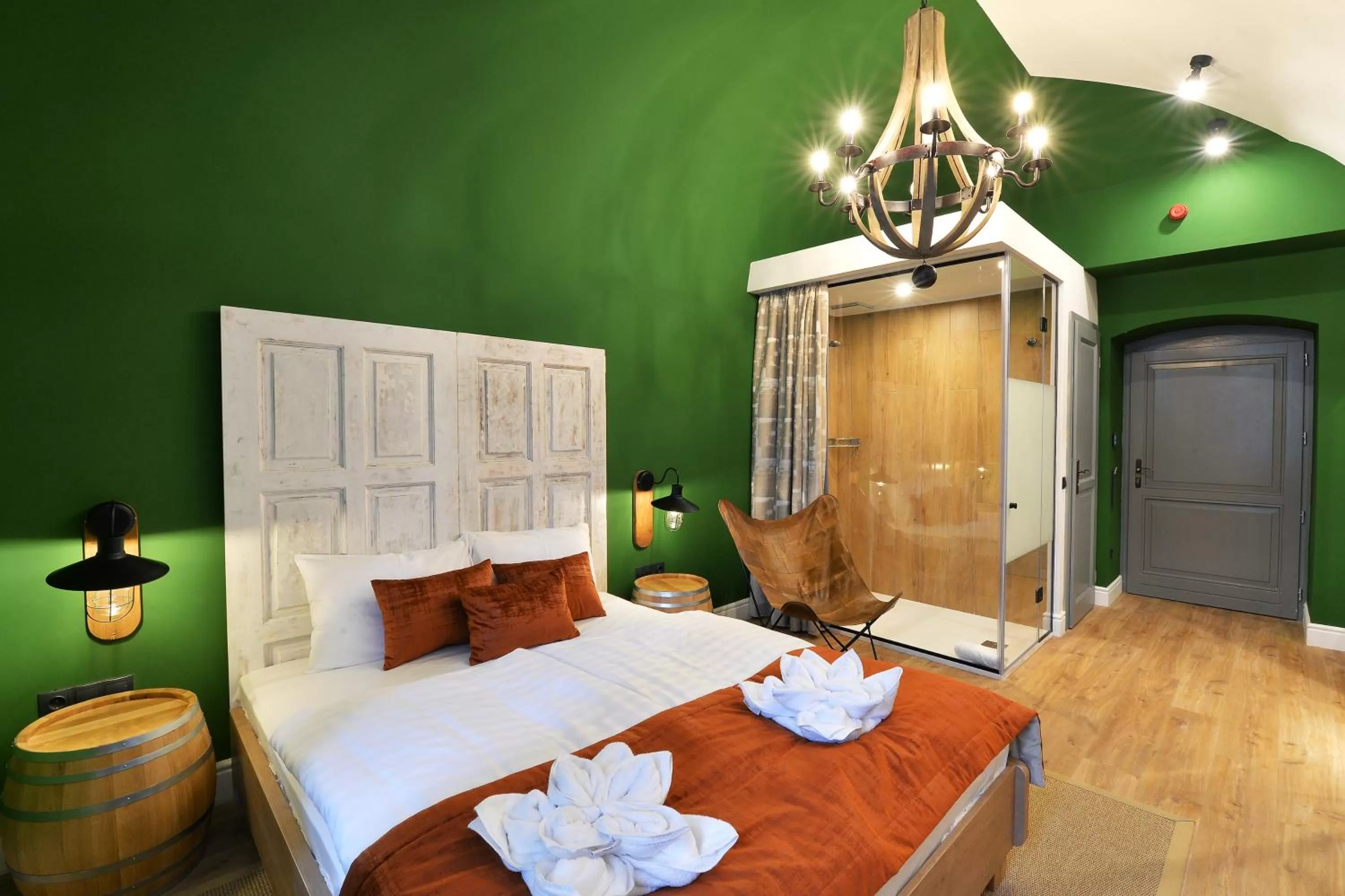 Photo of the whole room, Bed in 1552 Boutique Hotel