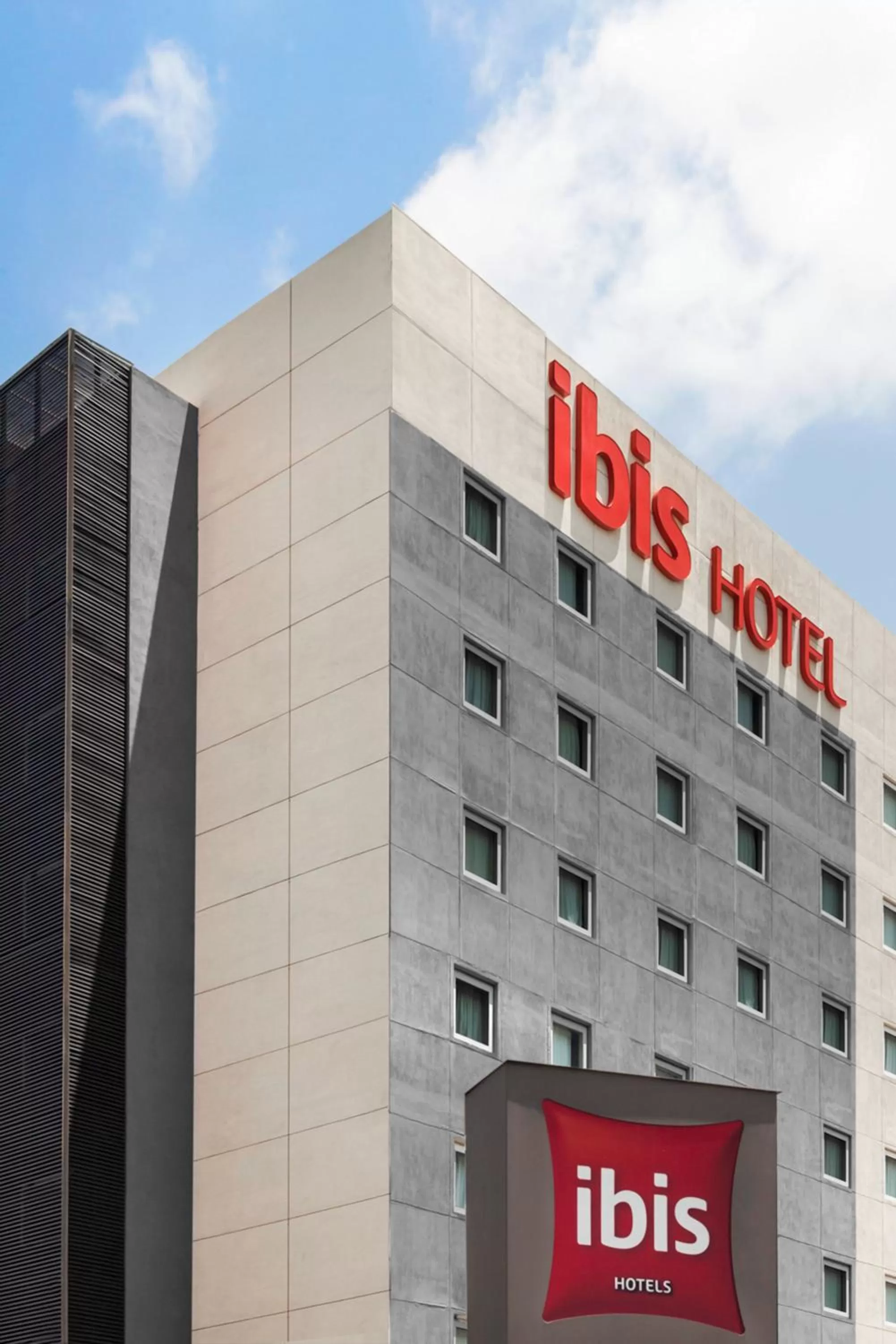 Facade/entrance in Ibis Aguascalientes Norte