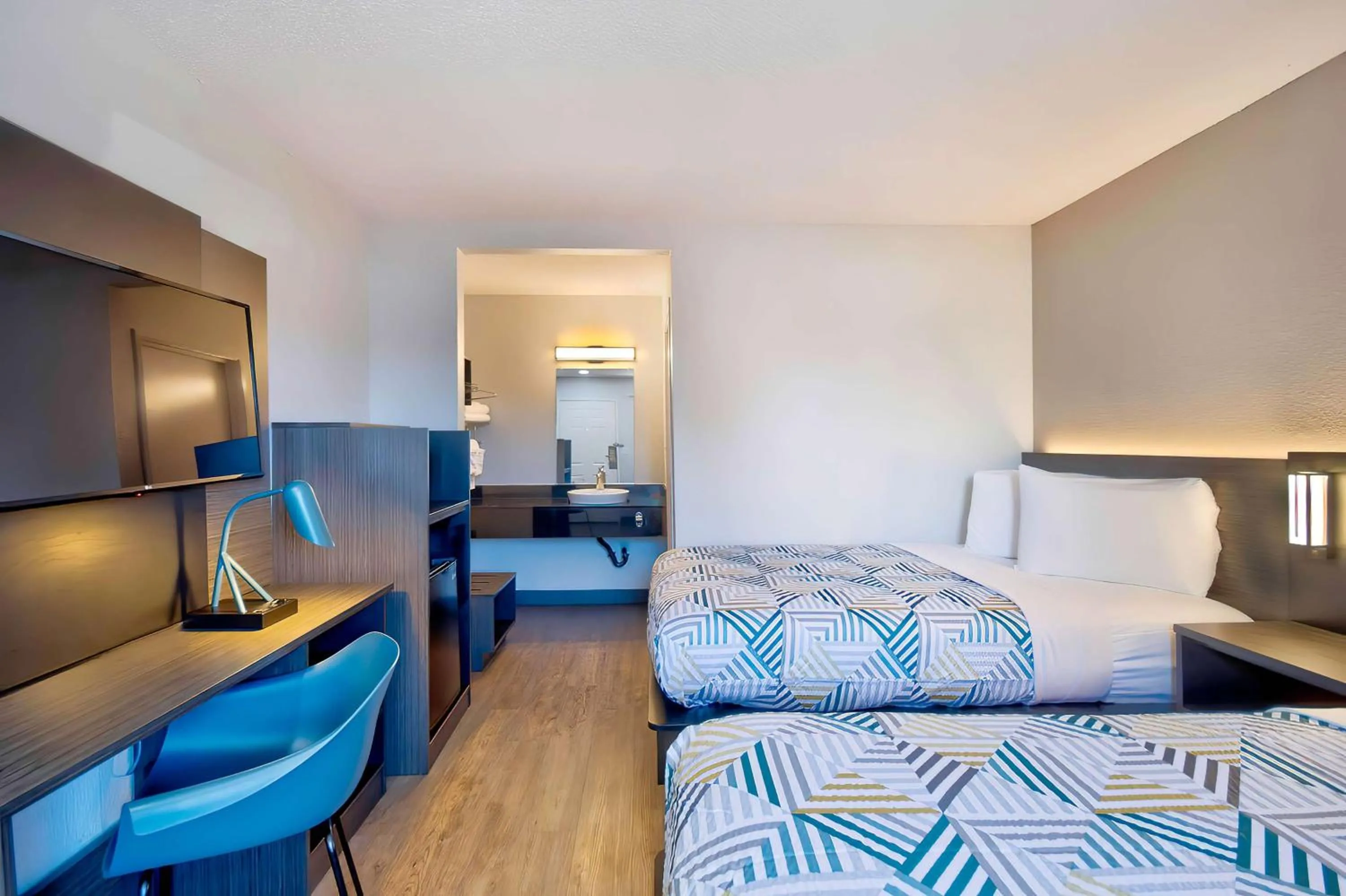 Bedroom, Bed in Motel 6-Vallejo, CA - Six Flags West