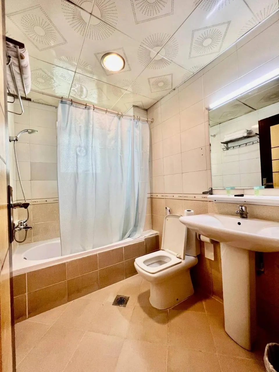 Shower in Dream Palace Hotel