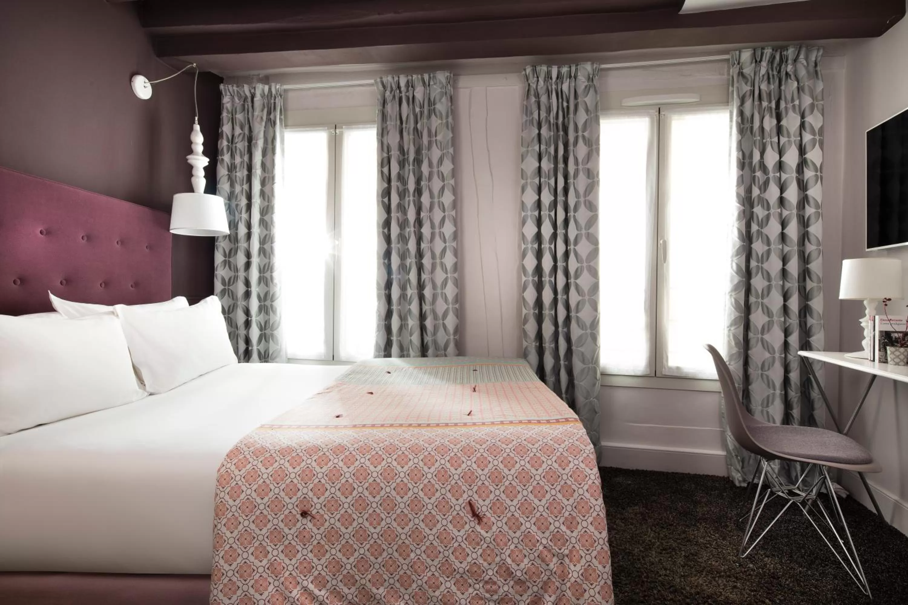 Photo of the whole room, Bed in Hôtel Marais Hôme