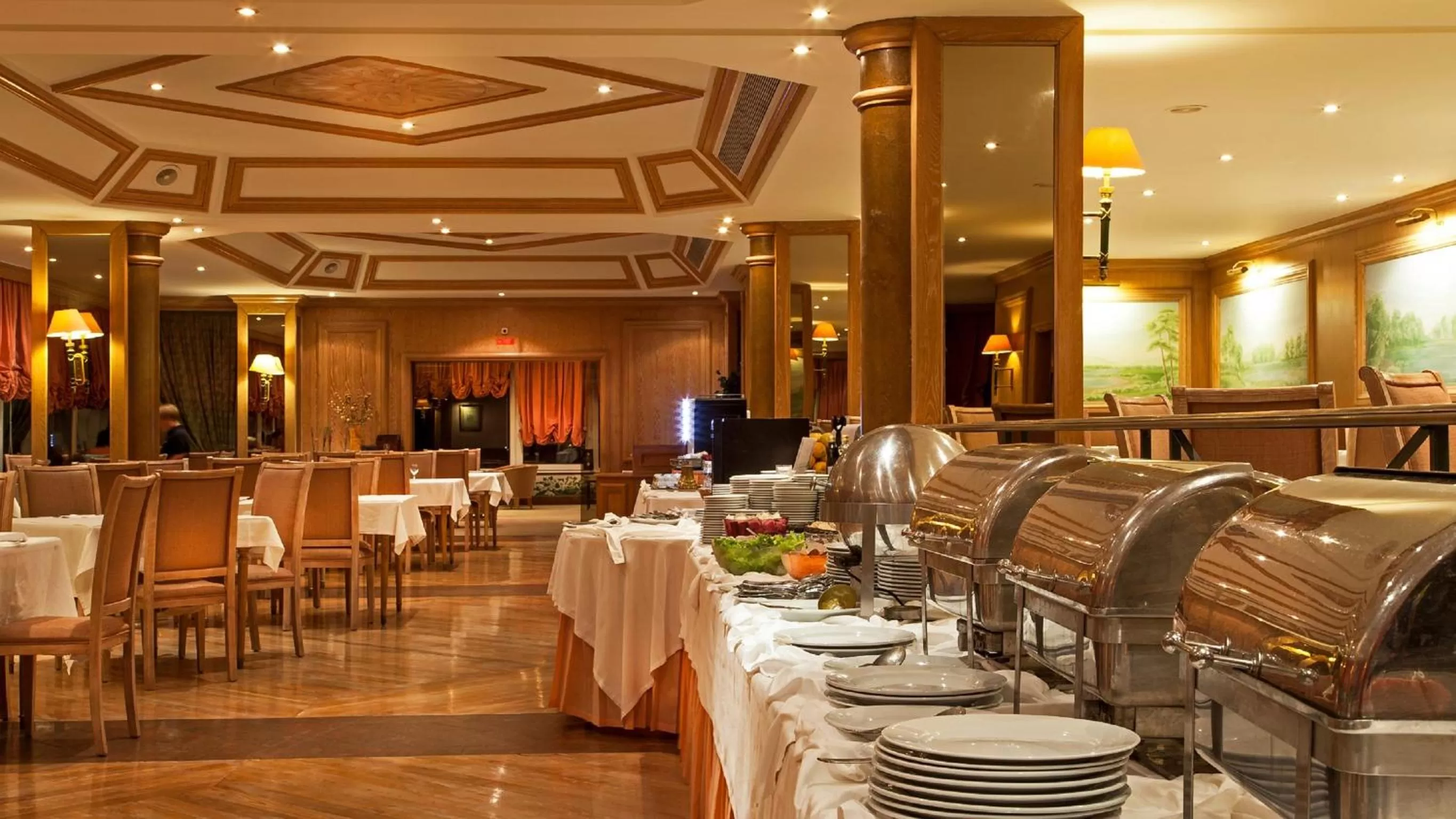 Restaurant/places to eat in Carcavelos Beach Hotel