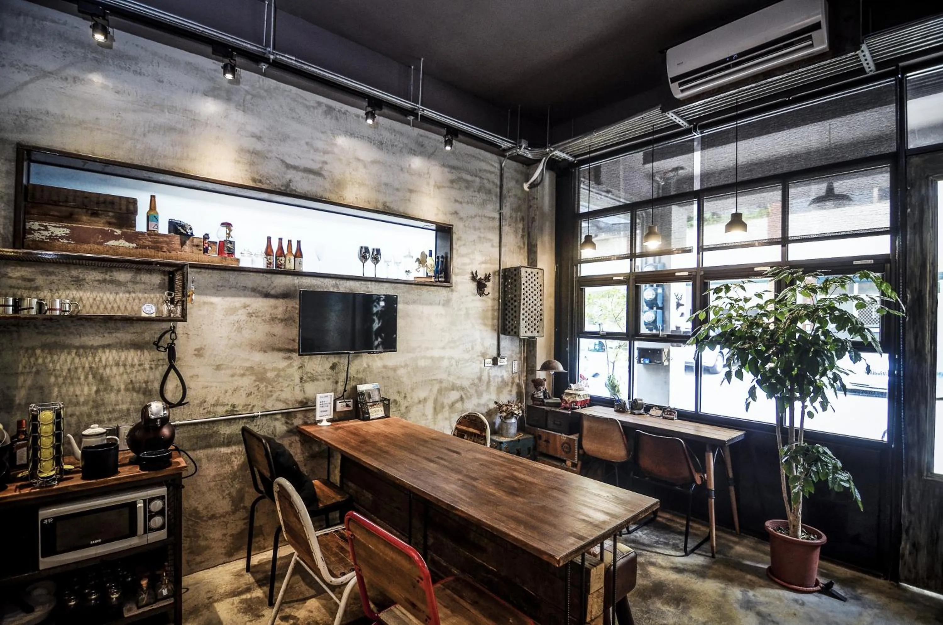 Game Room in You Worth Inn