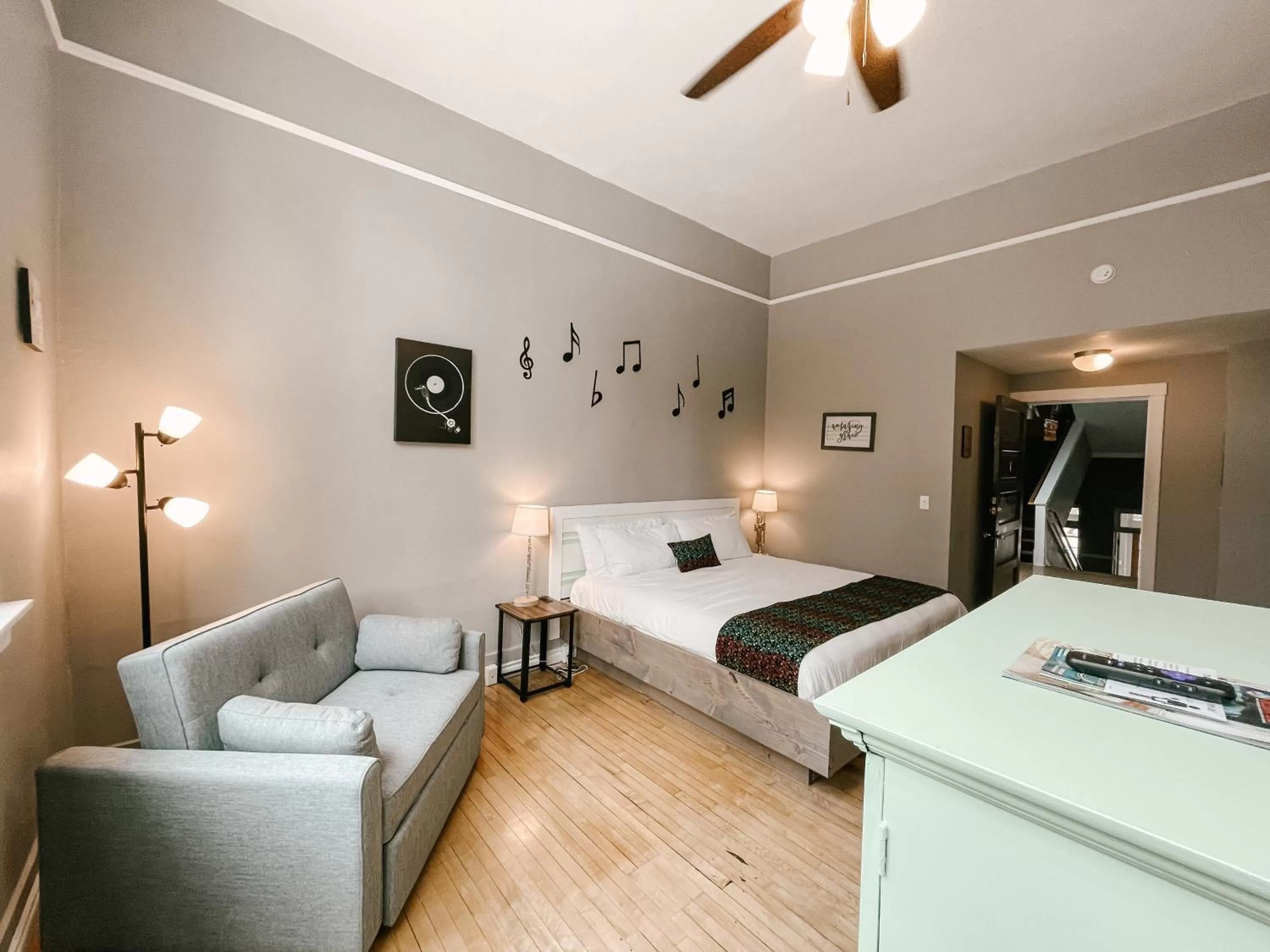 Bed in Northside School Bed & Breakfast