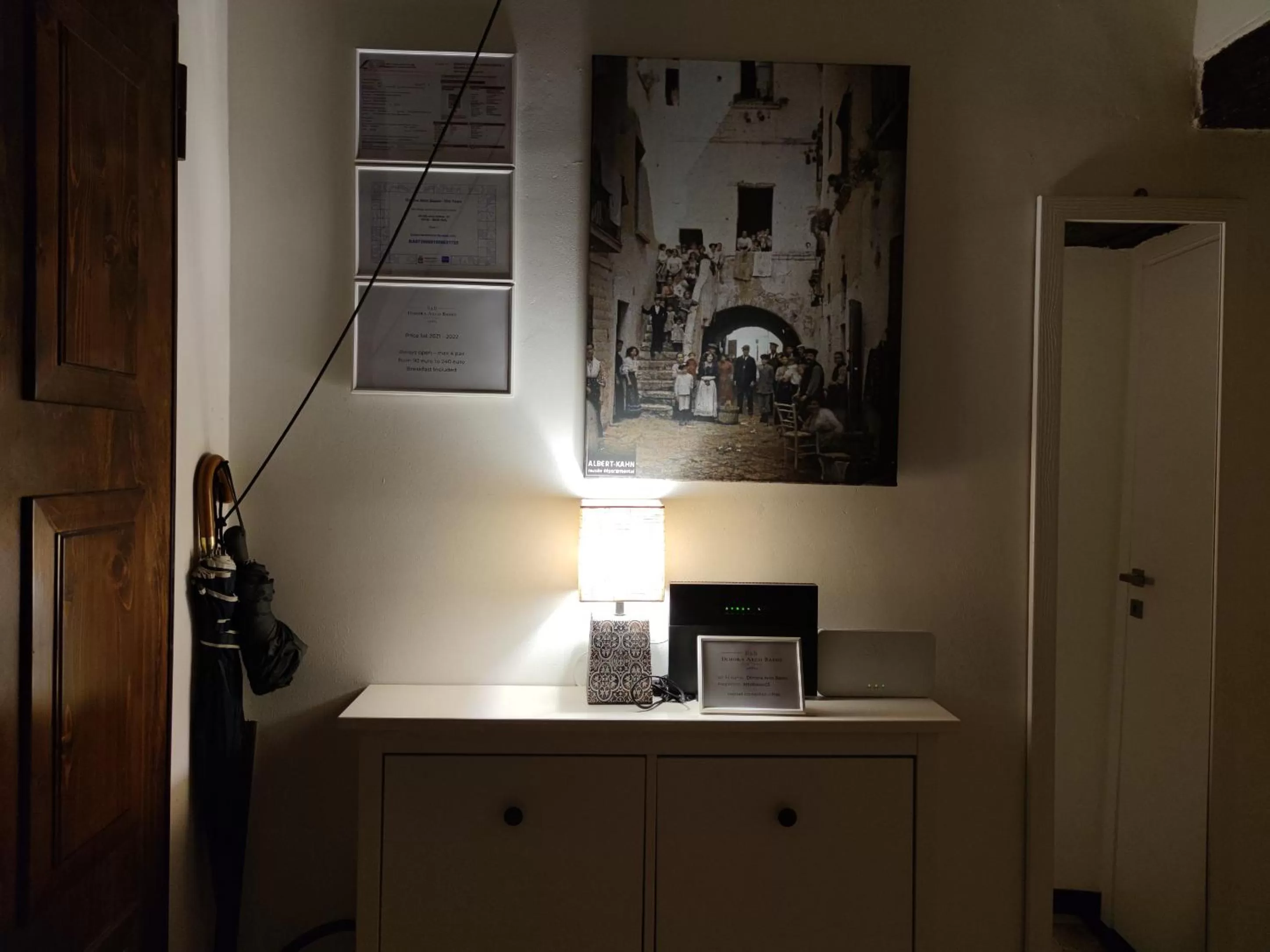 Communal lounge/ TV room in Dimora Arco Basso - Old Town