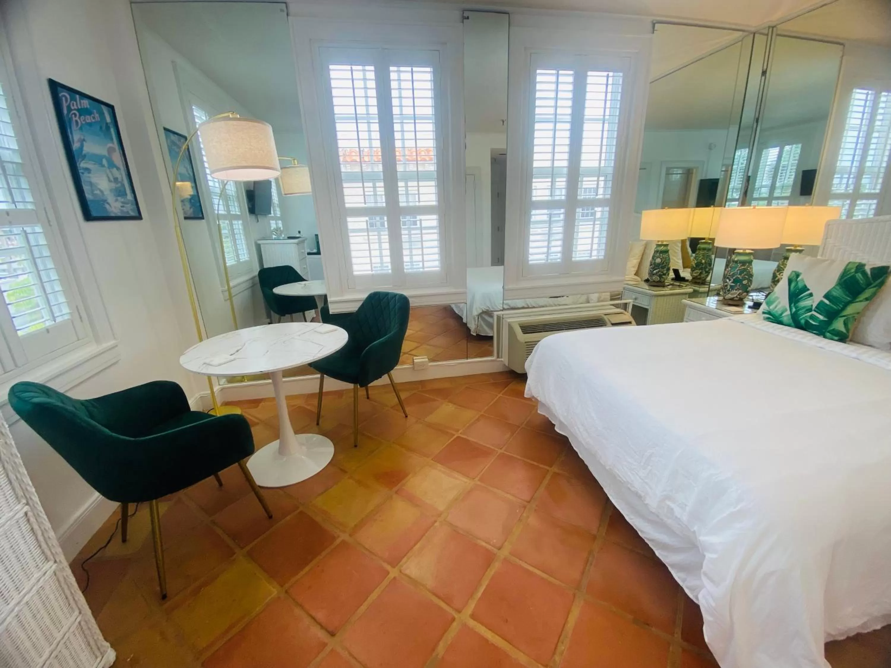 Photo of the whole room, Bed in Tropicals of Palm Beach