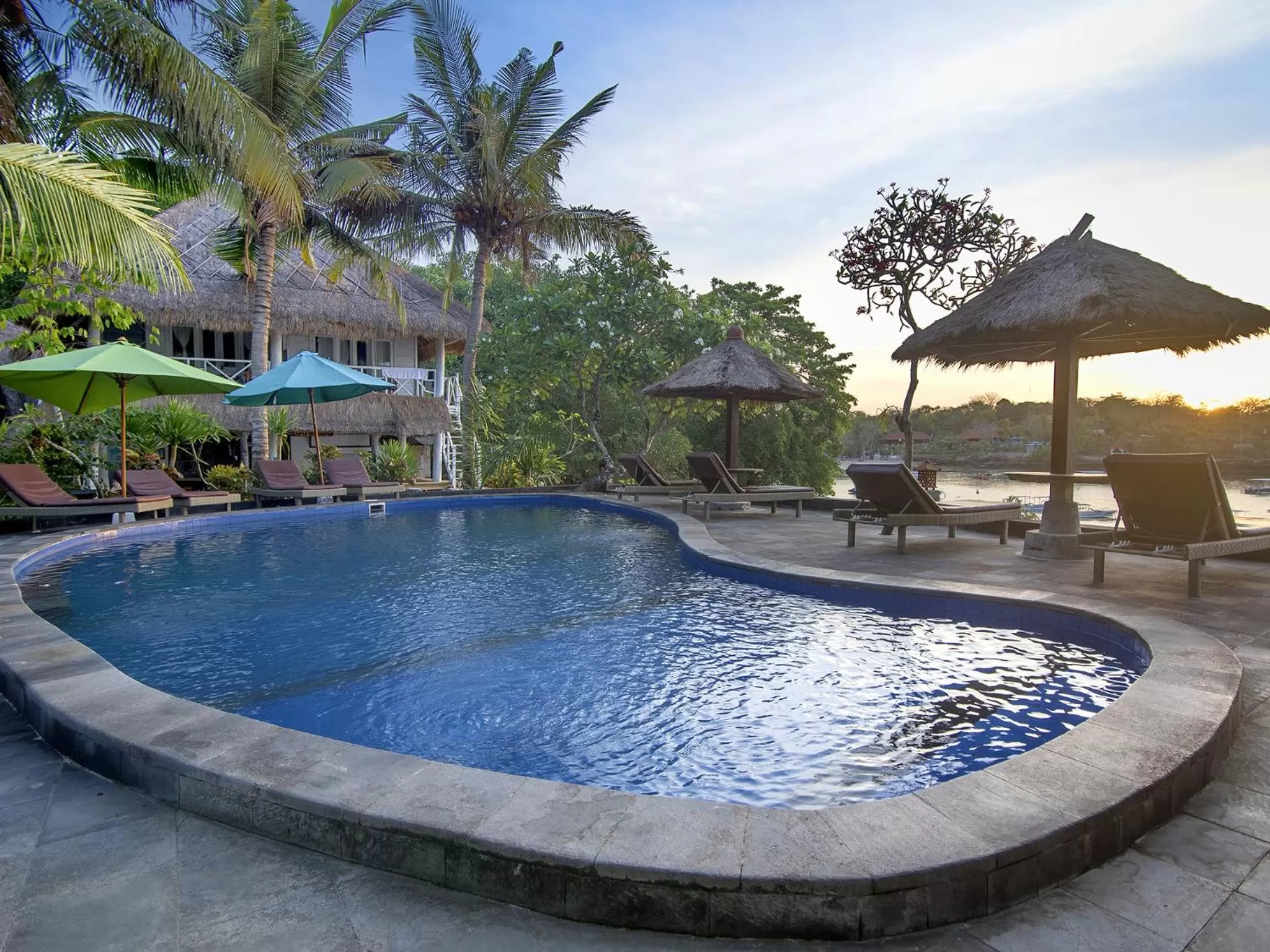 Swimming pool in Mushroom Beach Bungalows