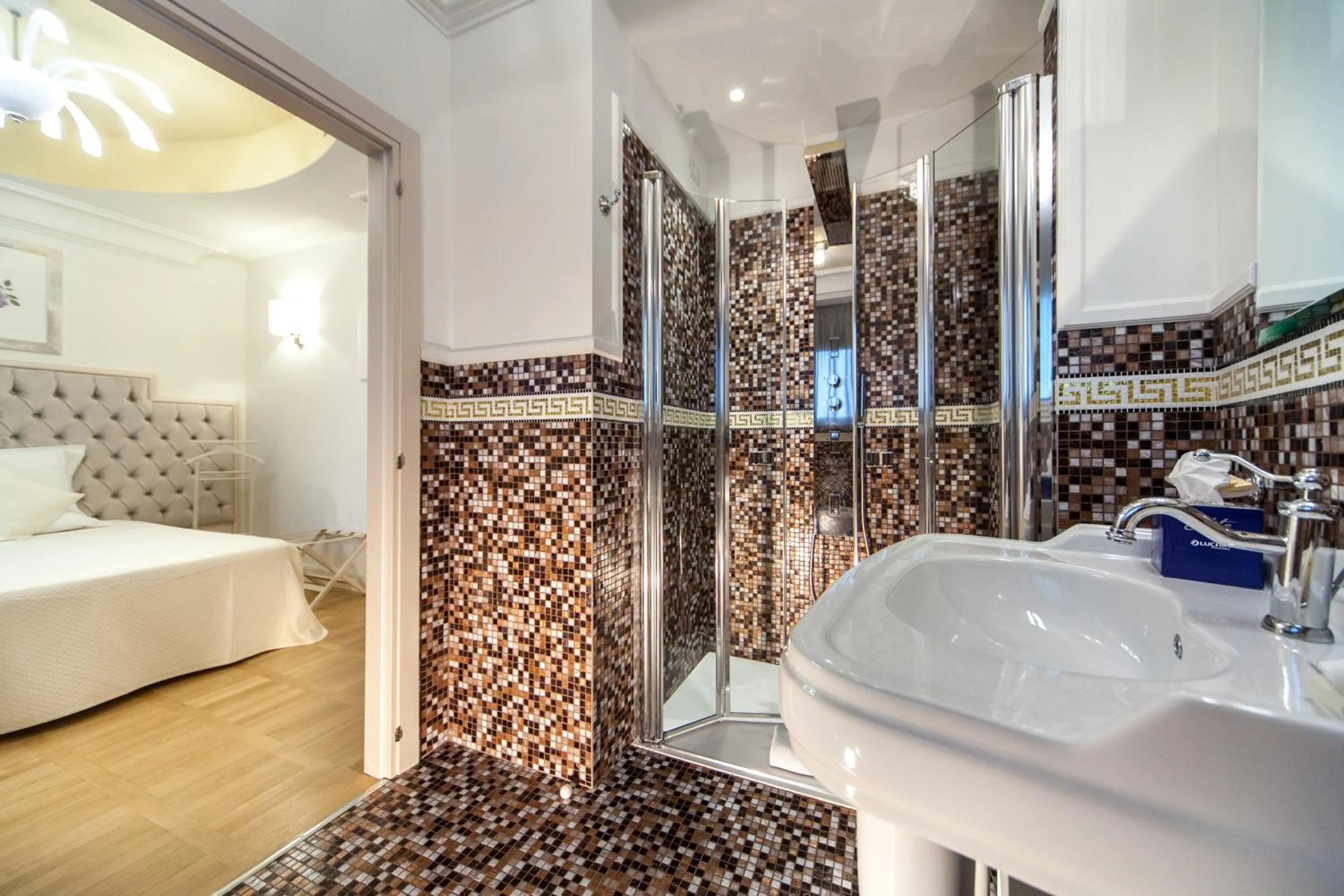 Bathroom, Bed in Hotel Aurelia
