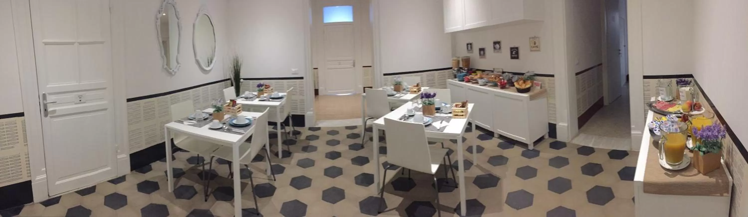 Breakfast in L'Opera Buffa