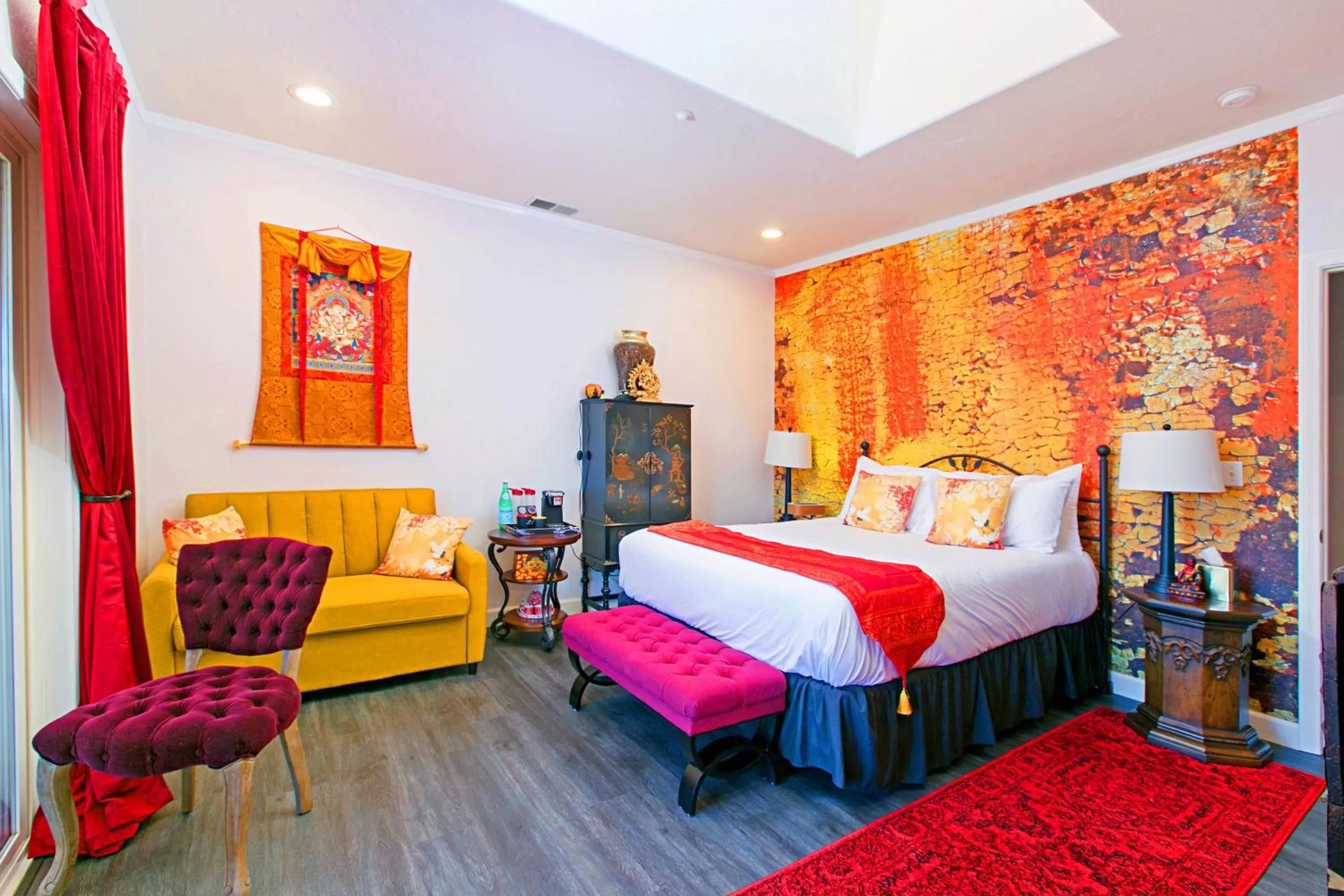 Bed in Quiet Mind Mountain Lodge, Retreat & Spa