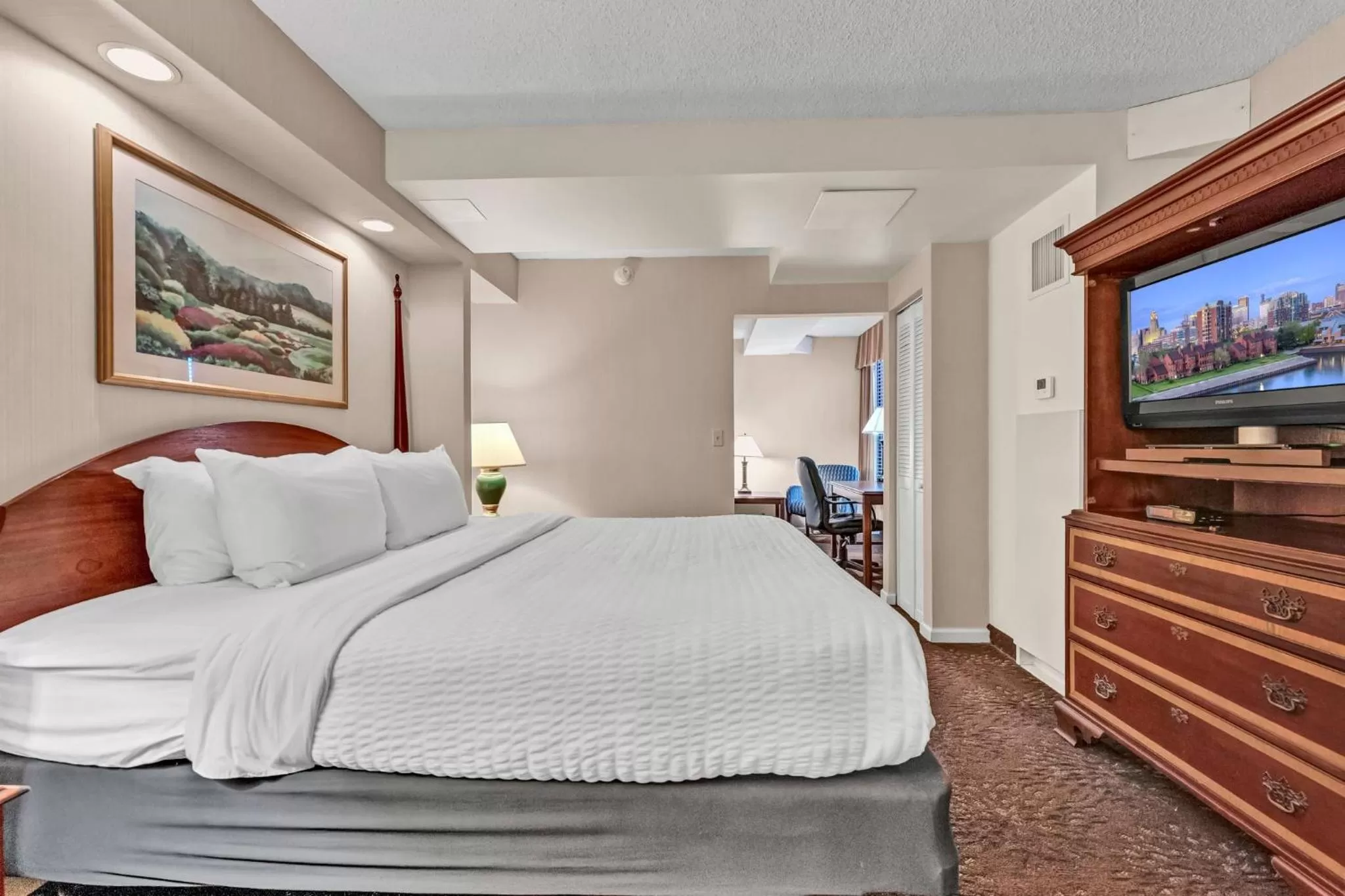 Bed in Buffalo Airport Hotel