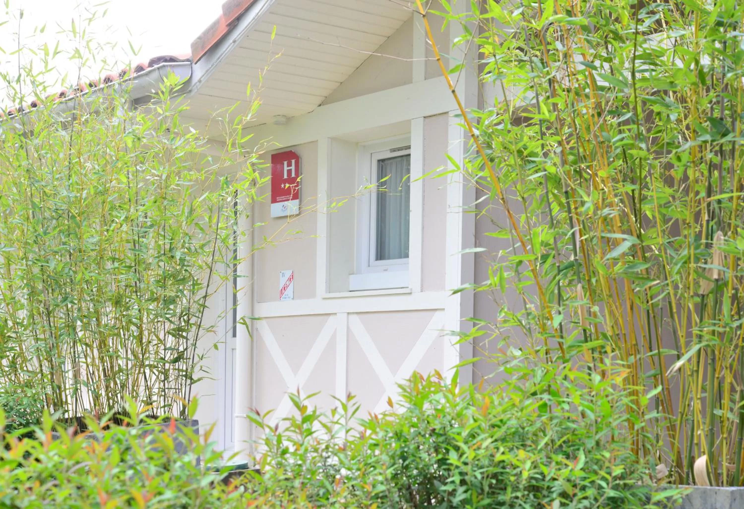 Property building in The Originals City, Hôtel Le Lodge, Ondres, Bayonne Nord