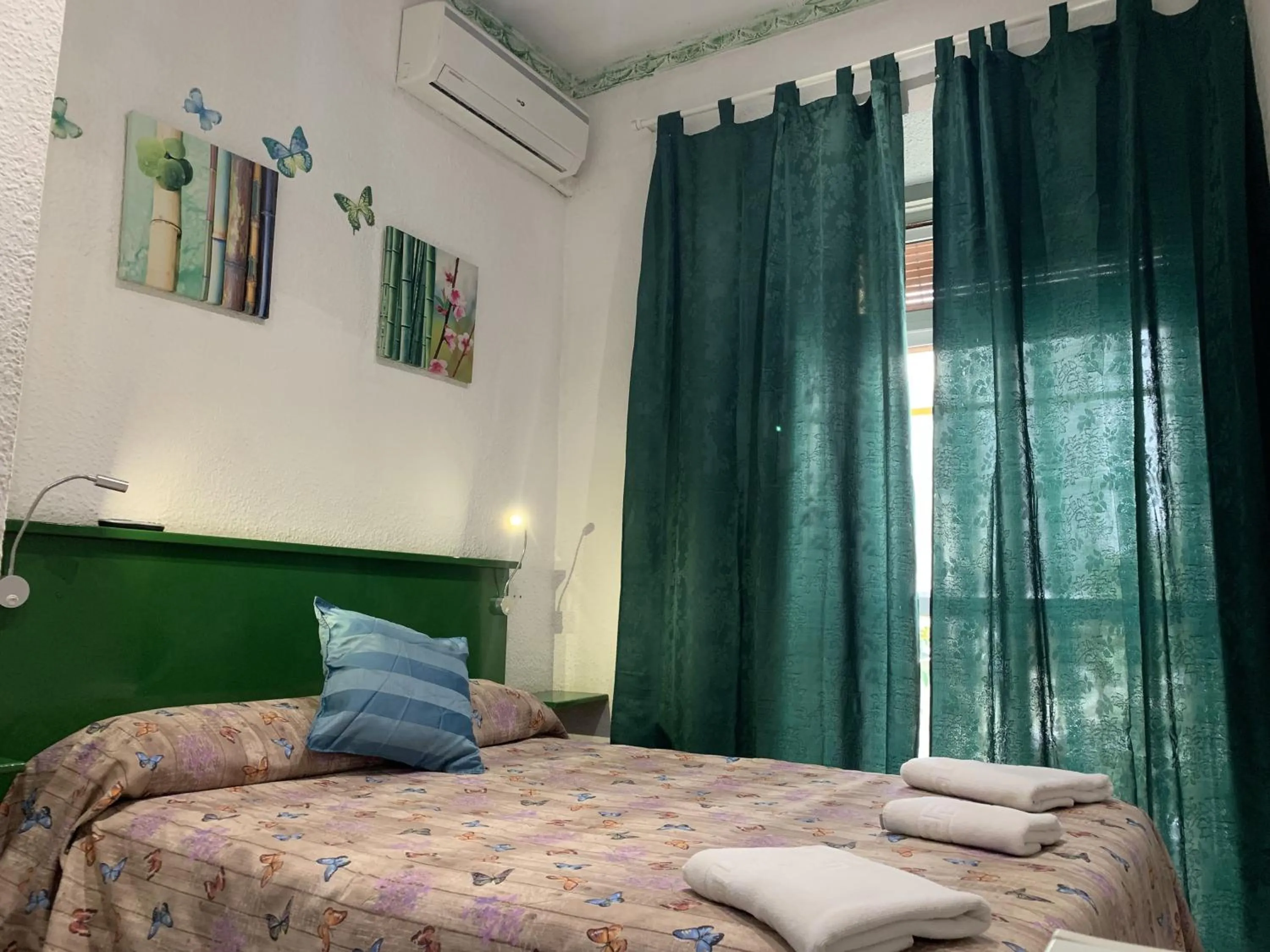 Bedroom, Bed in Giraldilla