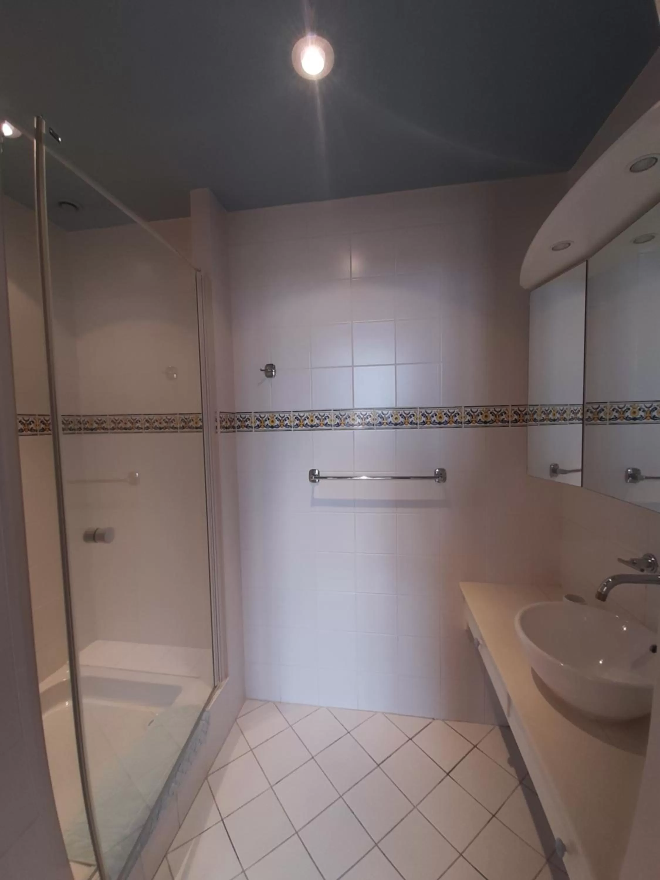 Bathroom in La Belle Boulonnaise