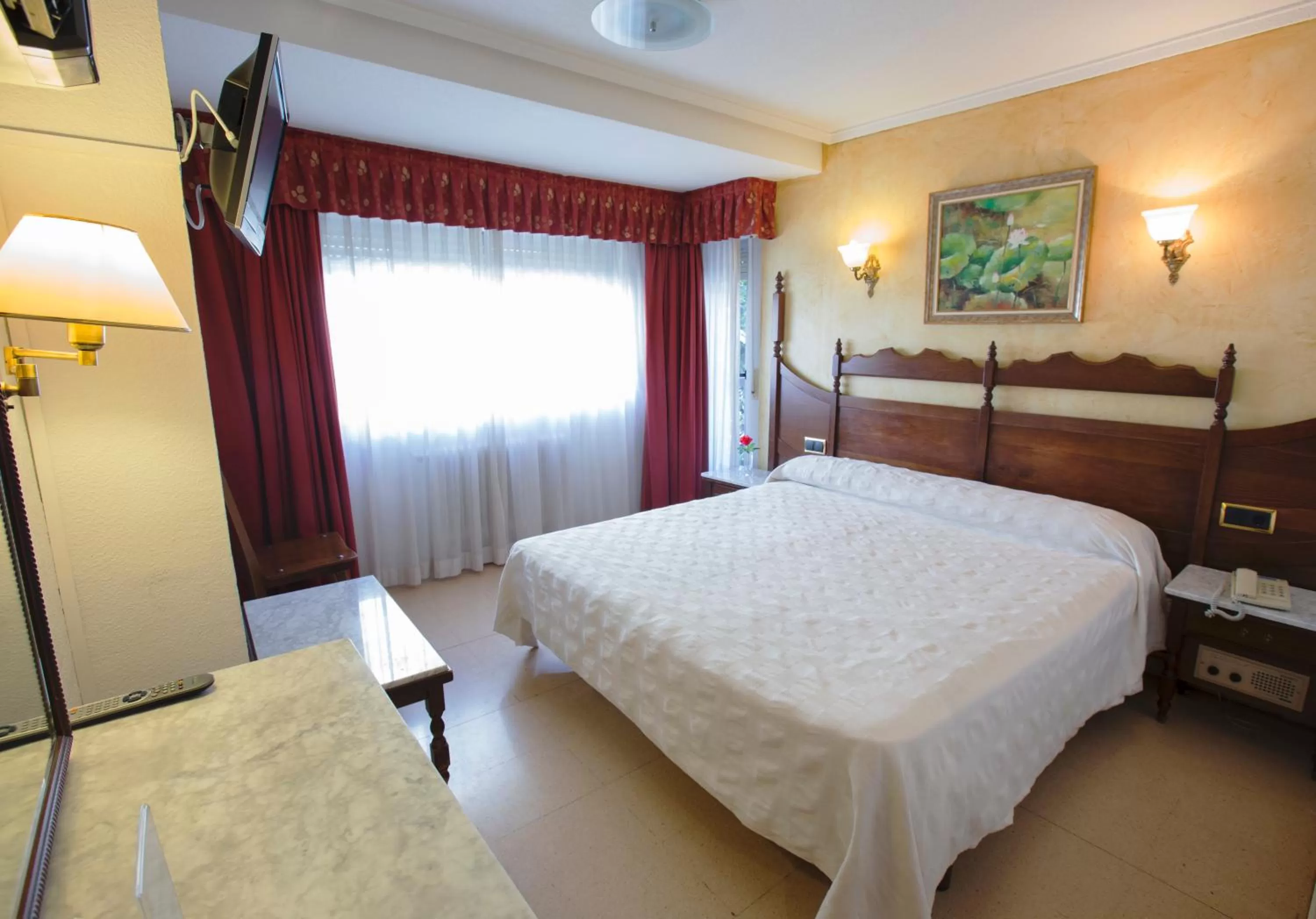 Bed in Hotel Reyes Catolicos